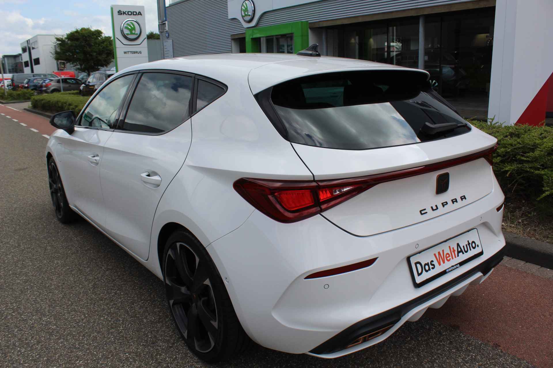 CUPRA Leon 1.4 e-Hybrid 245PK VZ Adrenaline / Stuur en Stoelverwarming / 19" LMV / Achteruitrijcamera / Keyless Entry-Start / Digitale Cockpit / Dynamic Chassis Control / Voorruit Verwarming - 6/36