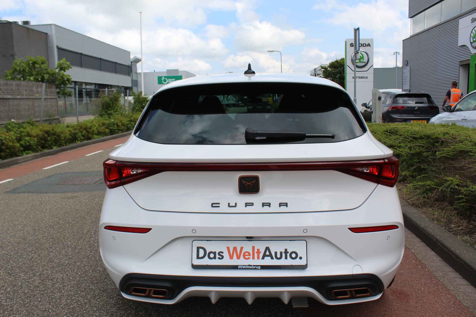 CUPRA Leon 1.4 e-Hybrid 245PK VZ Adrenaline / Stuur en Stoelverwarming / 19" LMV / Achteruitrijcamera / Keyless Entry-Start / Digitale Cockpit / Dynamic Chassis Control / Voorruit Verwarming - 7/36