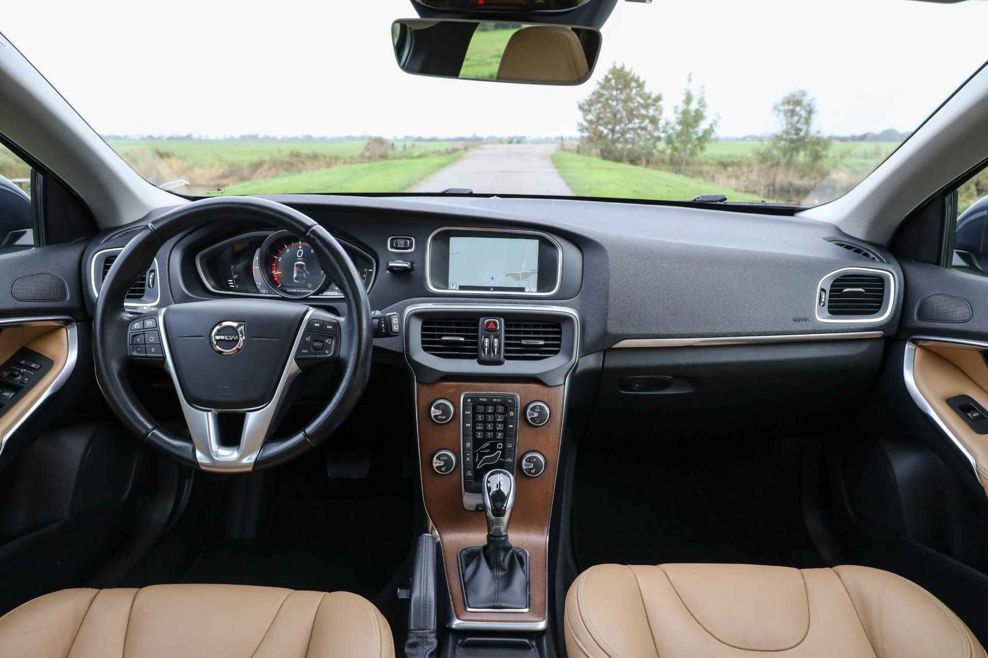 Volvo V40 T2 Aut. Inscription ✅ Leder ✅ Pano ✅ LED - 26/37