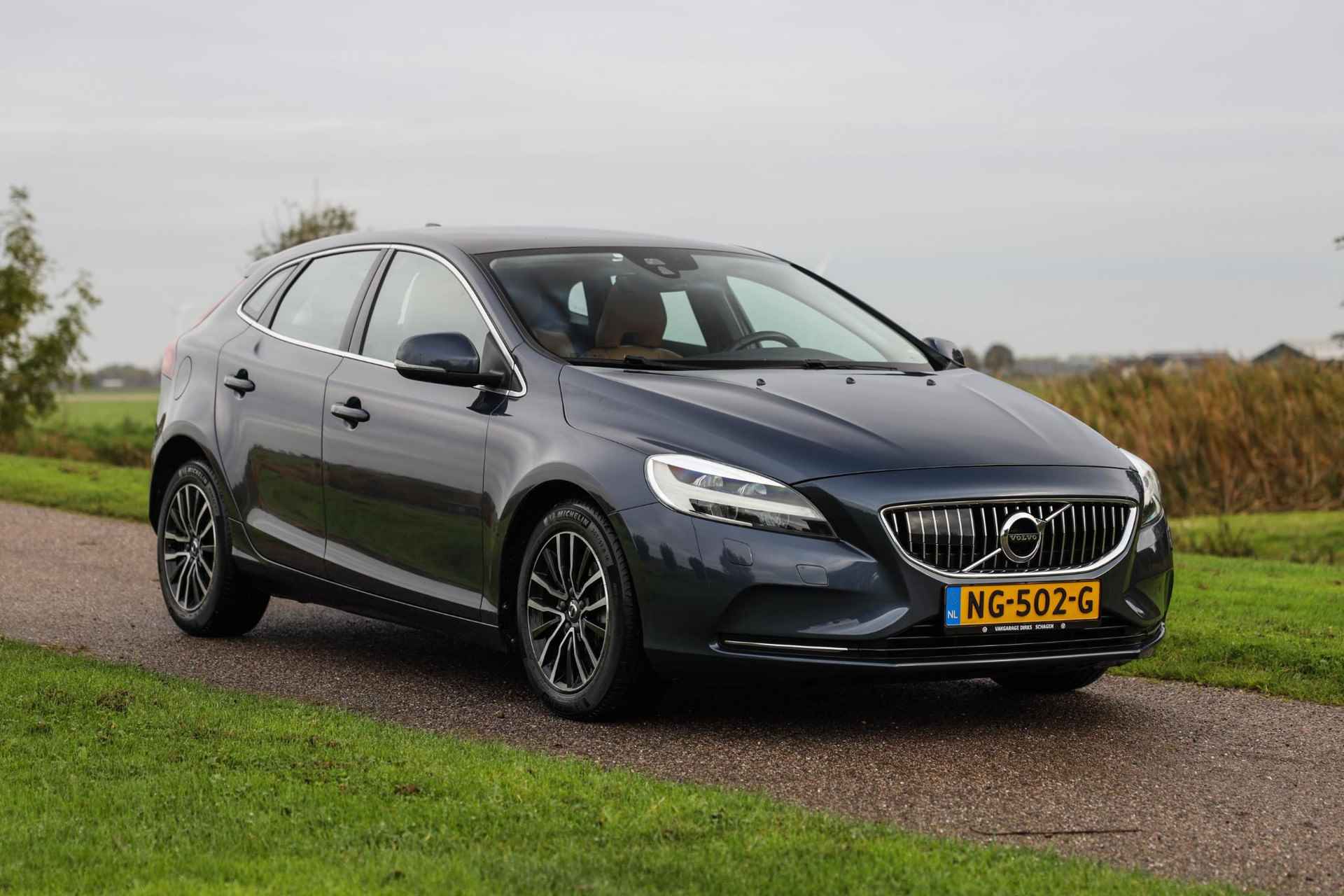 Volvo V40 T2 Aut. Inscription ✅ Leder ✅ Pano ✅ LED - 32/37