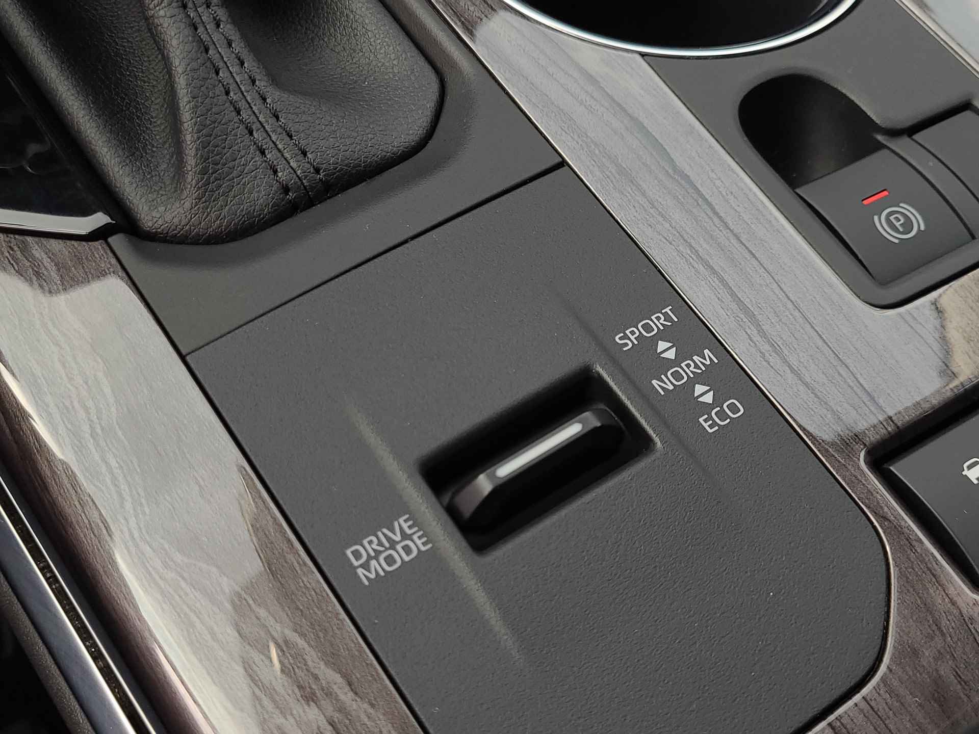 Toyota Highlander 2.5 AWD Hybrid Executive Automaat | Apple CarPlay / Android Auto | Elektr. stoel met geheugen | Rijklaarprijs incl. garantie | - 13/44