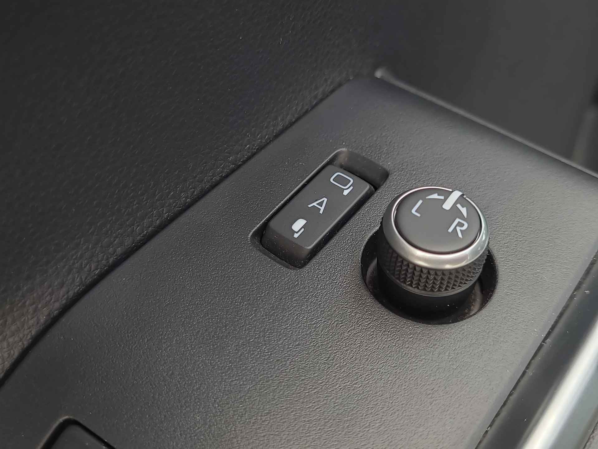 Toyota Highlander 2.5 AWD Hybrid Executive Automaat | Apple CarPlay / Android Auto | Elektr. stoel met geheugen | Rijklaarprijs incl. garantie | - 38/44