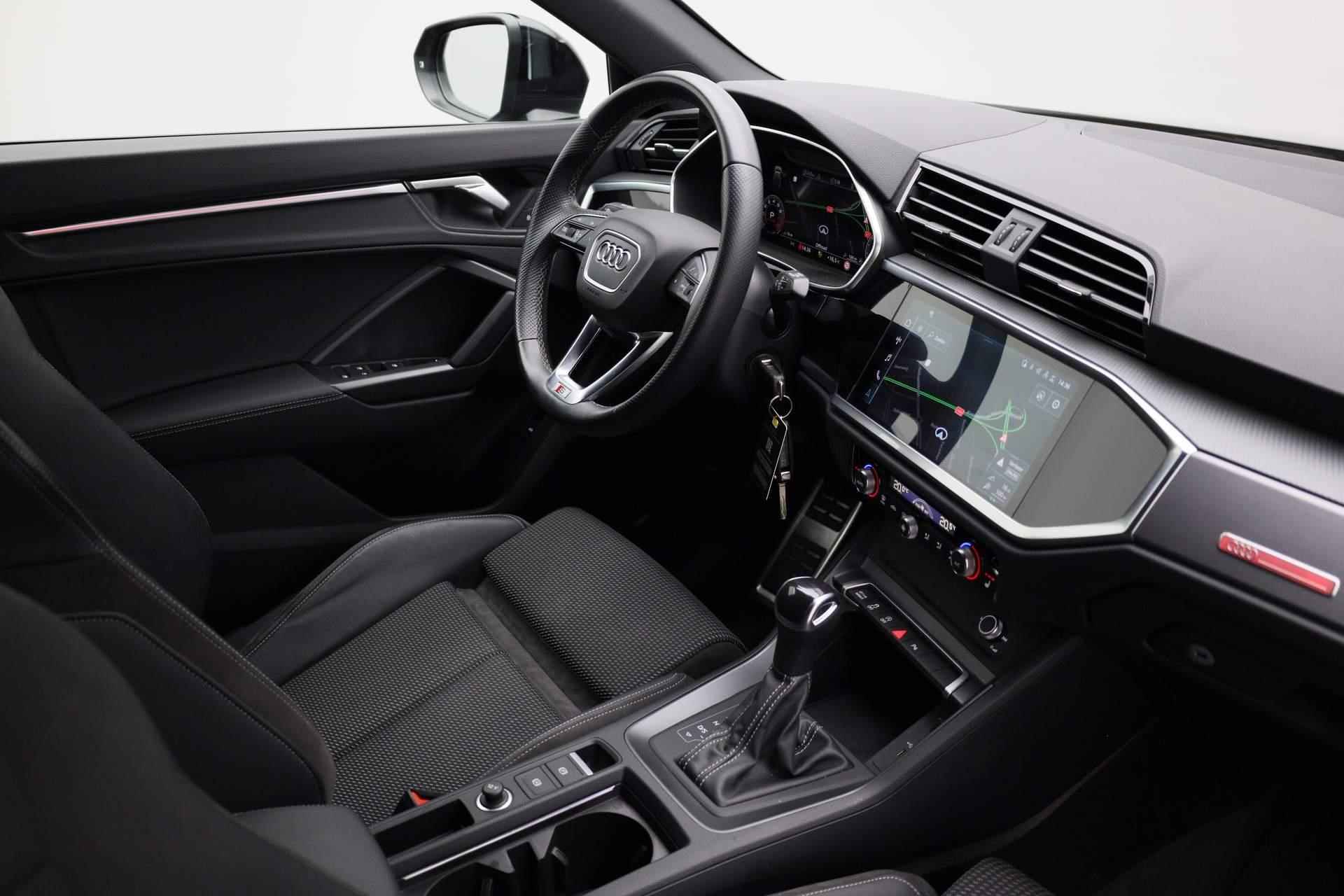 Audi Q3 Sportback 35 TFSI 150PK S-tronic Pro Line S | Pano | Navi | ACC | Camera | Stoelverwarming | 19 inch - 40/44