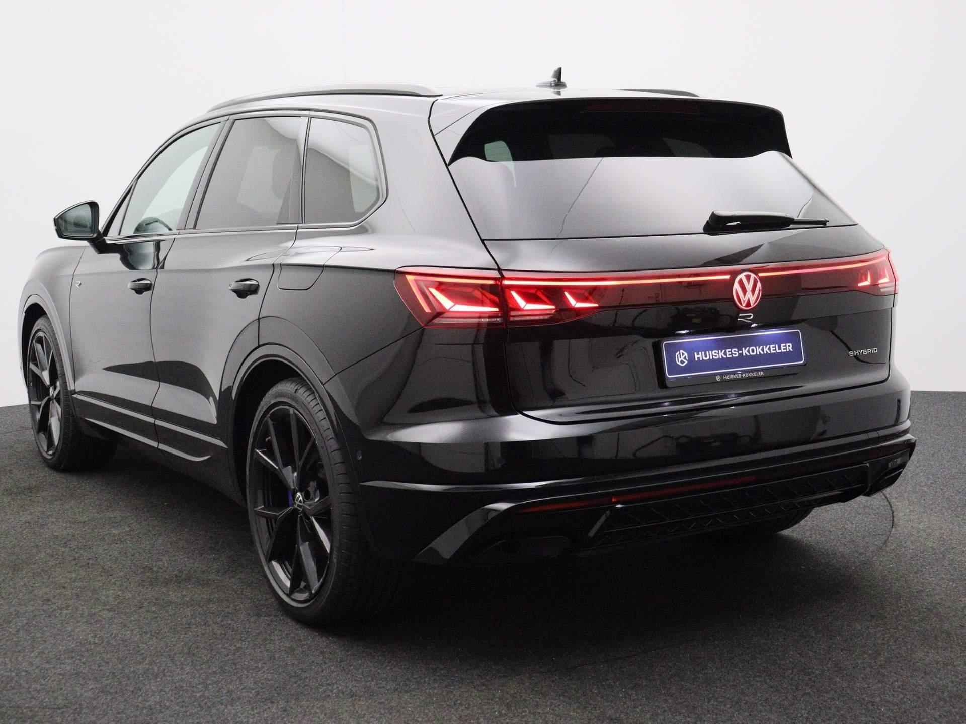 Volkswagen Touareg R 3.0 TSI eHybrid 462pk Tiptronic Luchtvering, Panoramadak, Lederen bekleding, Achteruitrijcamera, Navigatie, DYN audio, Head up display, Adaptive cruise control, Elektrische achterklep - 6/69