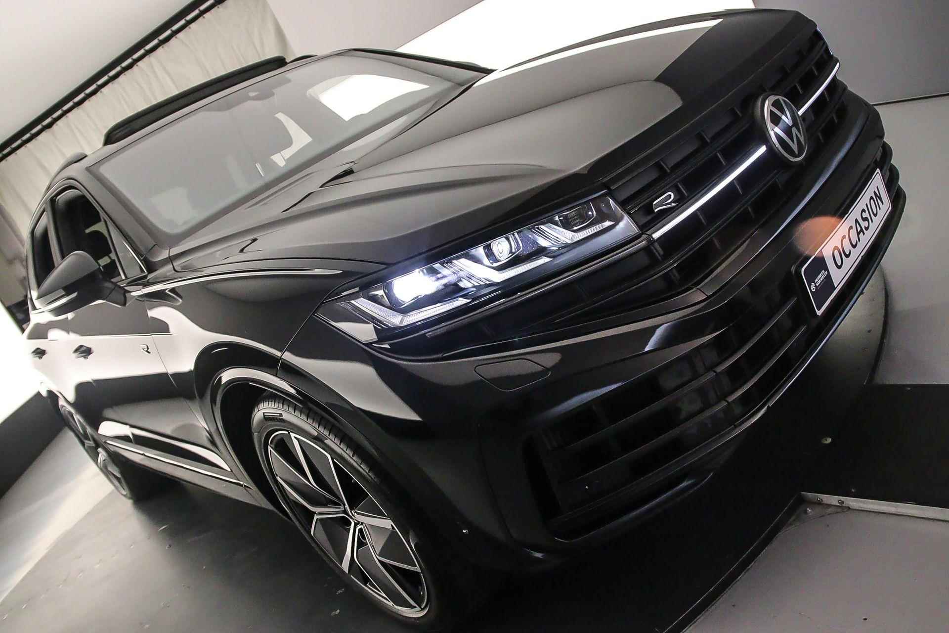 Volkswagen Touareg R 3.0 TSI eHybrid 462pk Tiptronic Luchtvering, Panoramadak, Lederen bekleding, Achteruitrijcamera, Navigatie, DYN audio, Head up display, Adaptive cruise control, Elektrische achterklep - 65/69