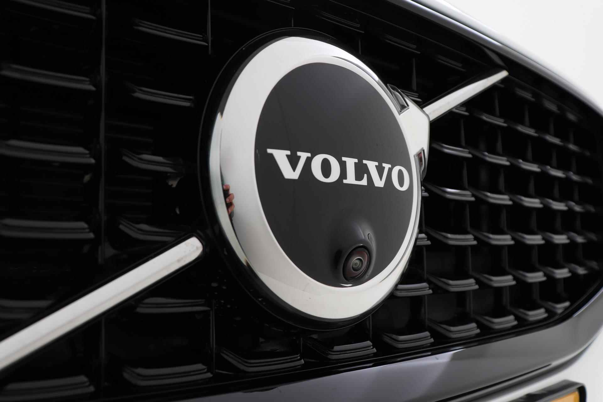 Volvo V60 B4 (M-HYBRID) PLUS DARK -PANO.DAK|360°CAM|TREKHAAK|HK-AUDIO|STANDKACHEL|ADAP.LED - 30/50