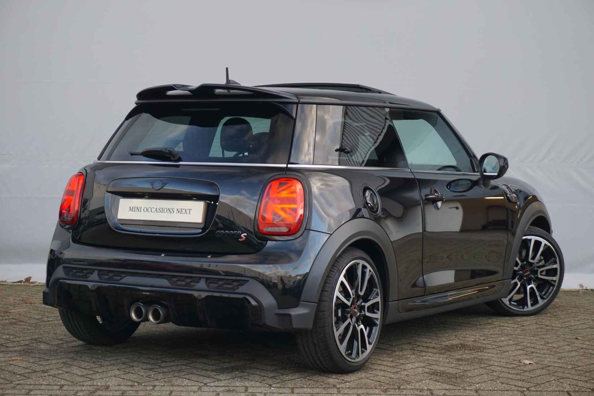 Mini 3-Deurs Cooper S Rockingham GT Edition 18'' LM Velgen / Schuif- kanteldak / Head up display / - 2/37