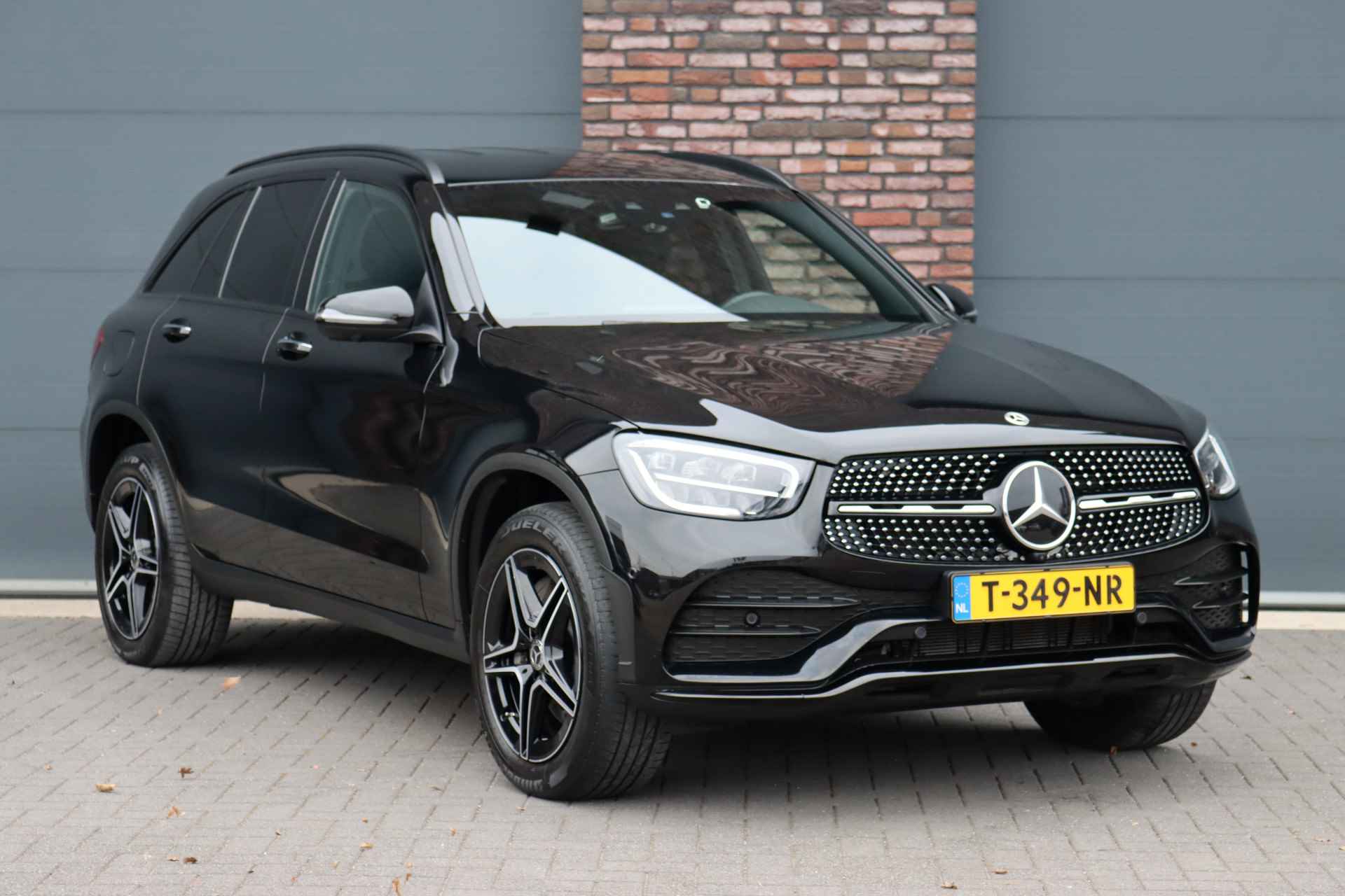 Mercedes-Benz GLC 300e 4MATIC AMG Line Aut9 | Distronic+ | Trekhaak | Keyless Go | Surround Camera | Geluidsisolerend Glas | Apple Carplay/Android Auto | Zitcomfortpakket | Sfeerverlichting | - 4/38