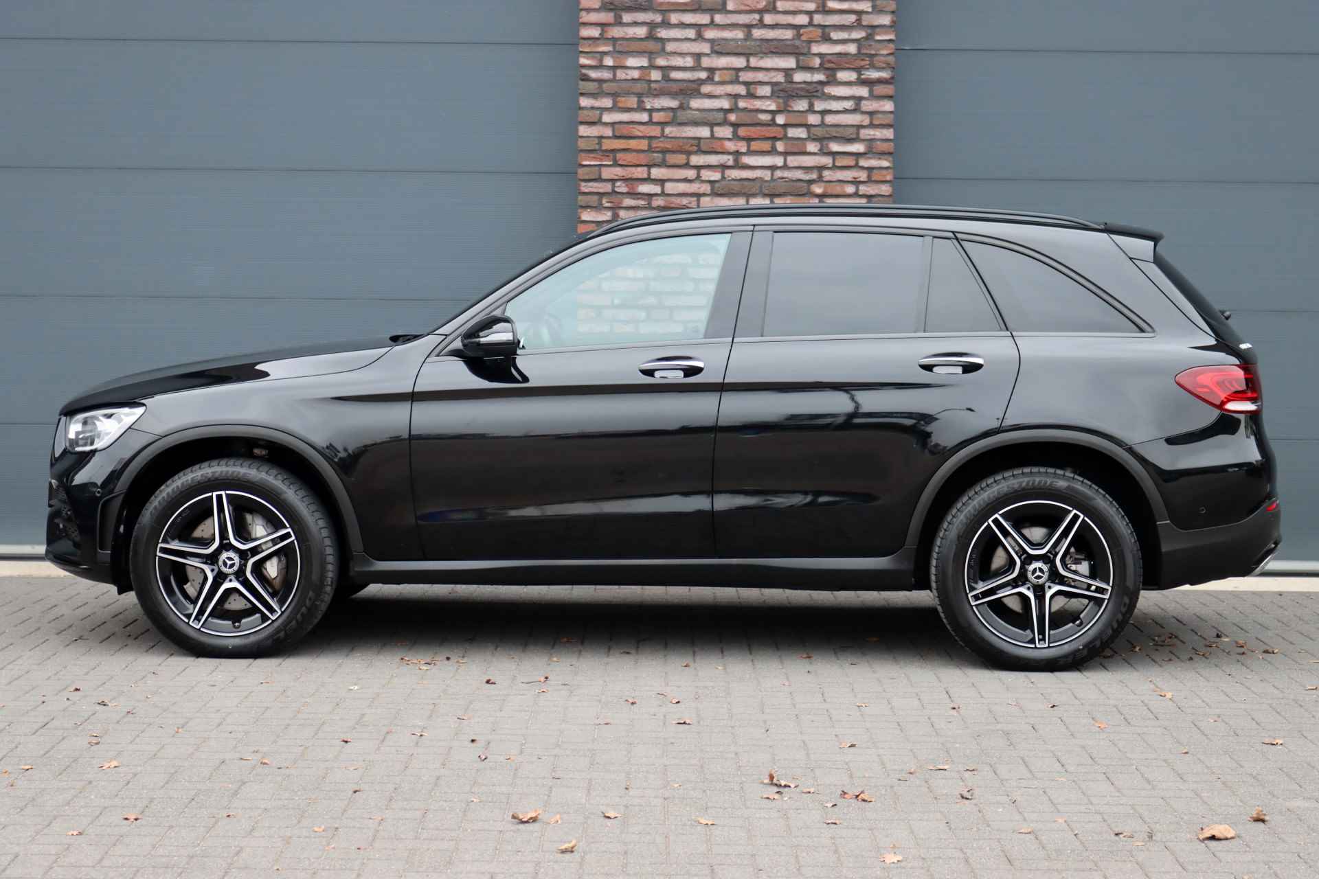 Mercedes-Benz GLC 300e 4MATIC AMG Line Aut9 | Distronic+ | Trekhaak | Keyless Go | Surround Camera | Geluidsisolerend Glas | Apple Carplay/Android Auto | Zitcomfortpakket | Sfeerverlichting | - 10/38