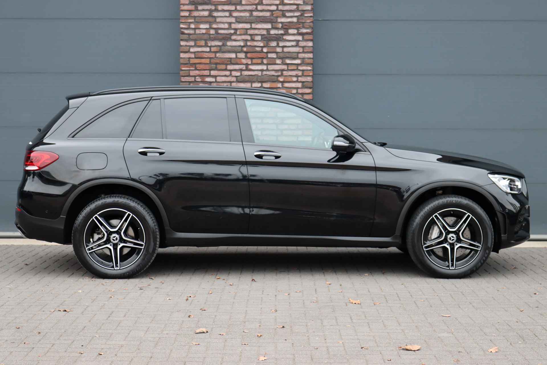 Mercedes-Benz GLC 300e 4MATIC AMG Line Aut9 | Distronic+ | Trekhaak | Keyless Go | Surround Camera | Geluidsisolerend Glas | Apple Carplay/Android Auto | Zitcomfortpakket | Sfeerverlichting | - 12/38