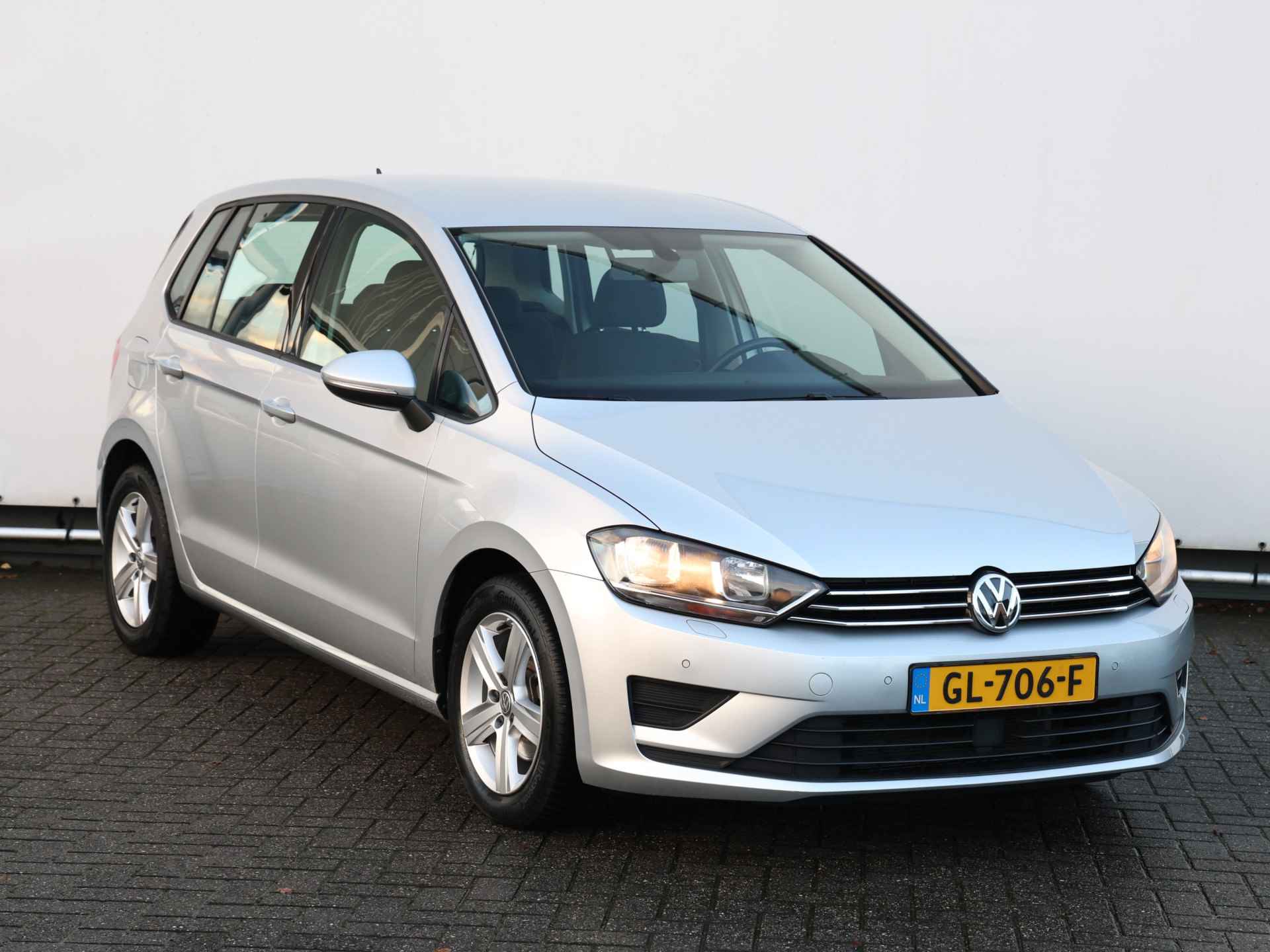 Volkswagen Golf Sportsvan 1.2 TSI Comfortline 110pk | Navigatie I Parkeersensoren I Stoelverwarming - 3/35