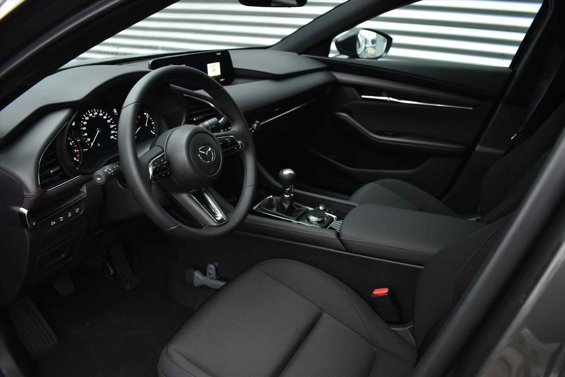 MAZDA 3 Hatchback e-Skyactiv-G 150pk Homura | Model 2024! | Camera | Navigatie | Draadloos Apple Carplay | 18" LMV | *DEMO* - 8/29
