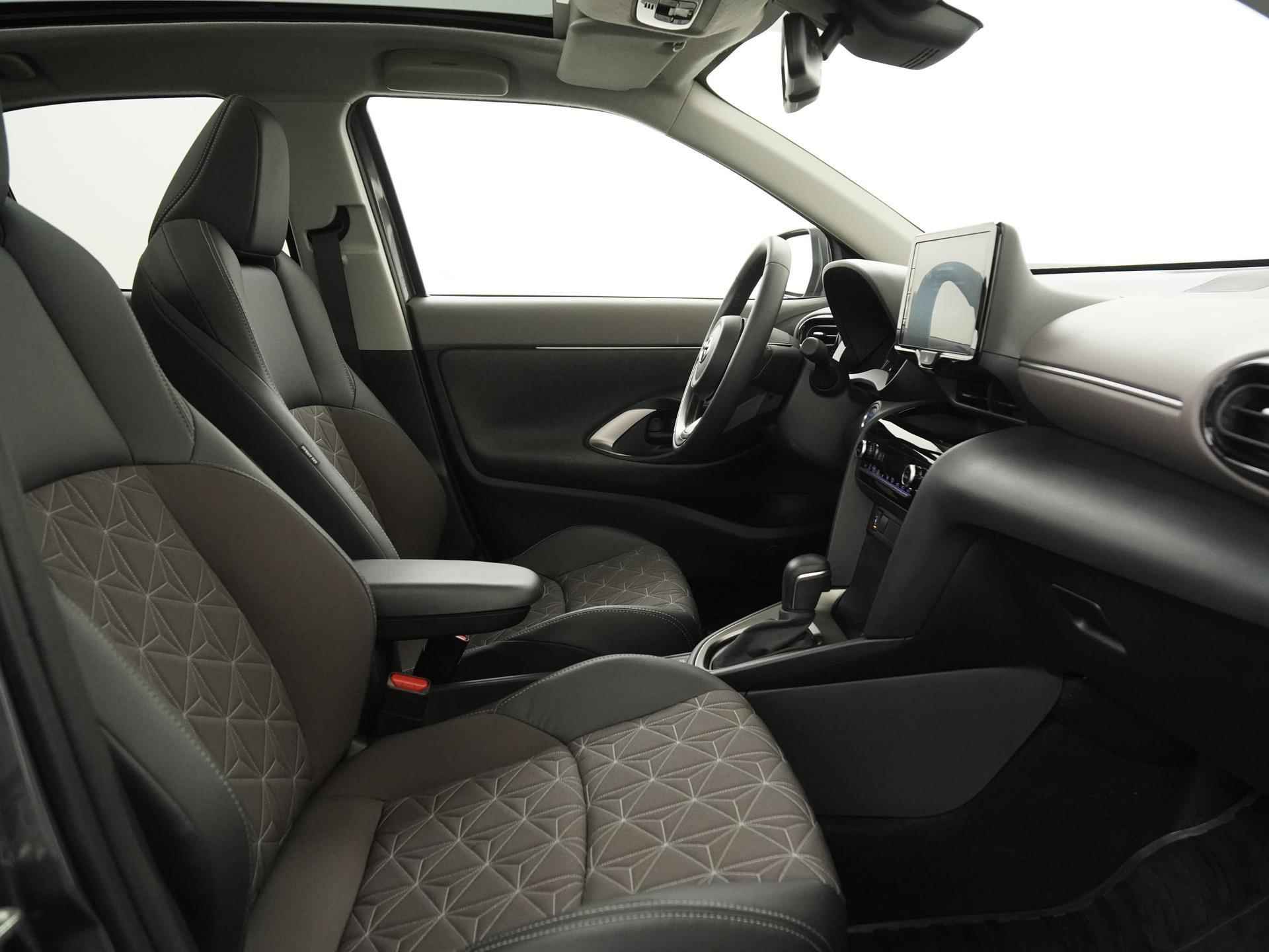 Toyota Yaris Cross 1.5 Hybrid Adventure | Panoramadak | Camera | Carplay | Adapt cruise |  Zondag Open! - 3/39