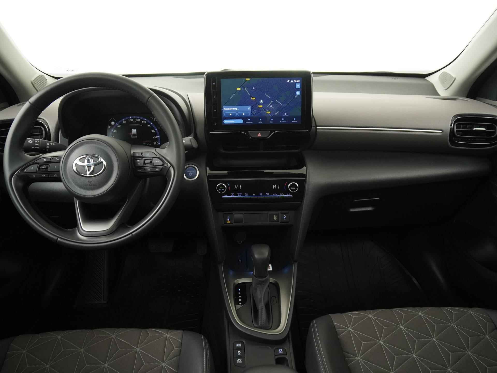 Toyota Yaris Cross 1.5 Hybrid Adventure | Panoramadak | Camera | Carplay | Adapt cruise |  Zondag Open! - 5/39