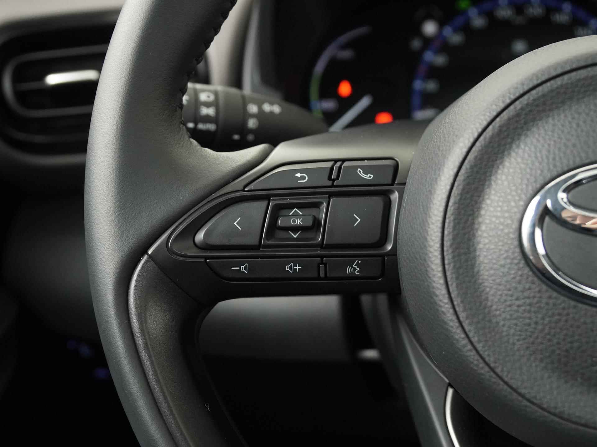 Toyota Yaris Cross 1.5 Hybrid Adventure | Panoramadak | Camera | Carplay | Adapt cruise |  Zondag Open! - 7/39