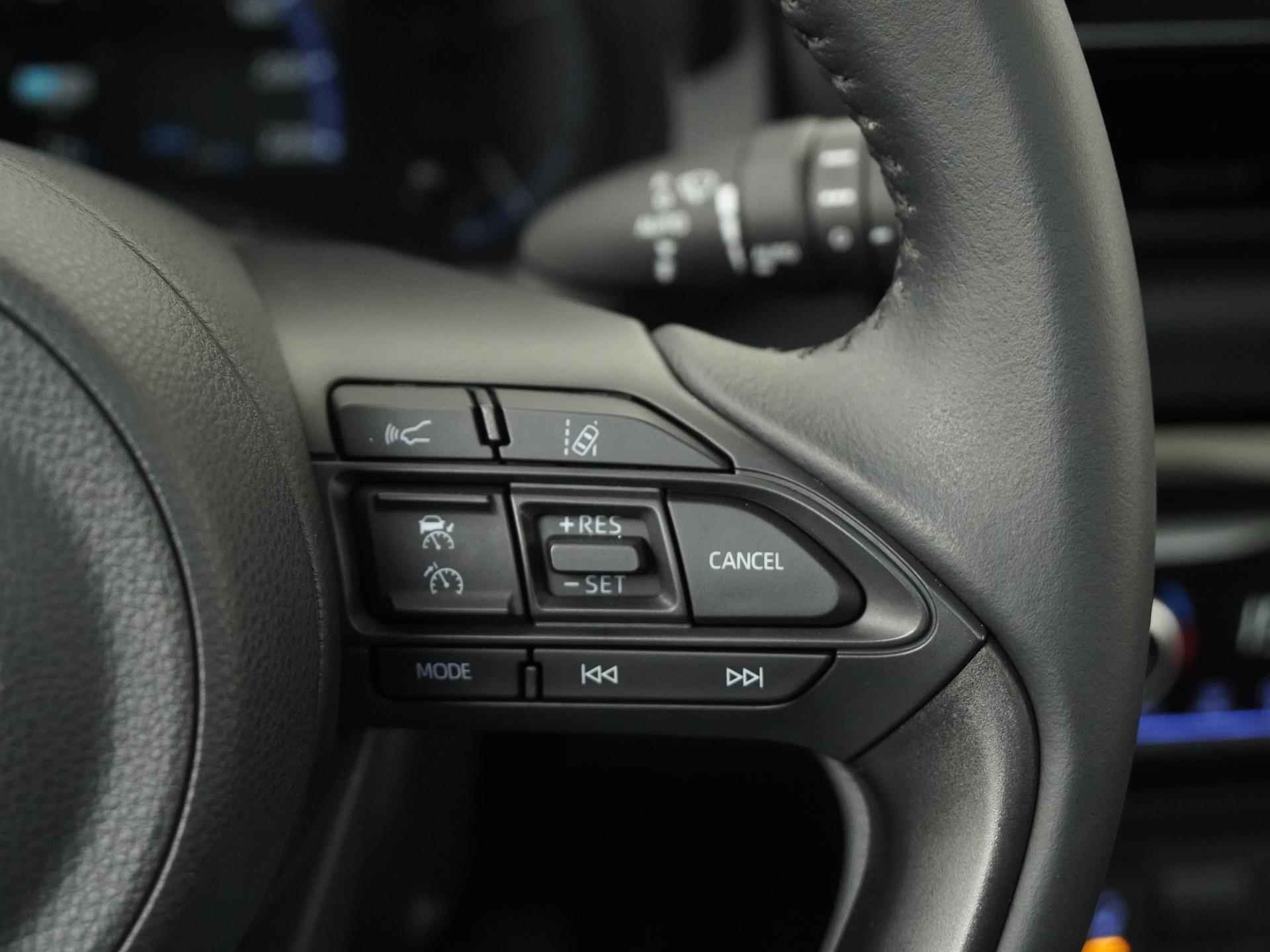 Toyota Yaris Cross 1.5 Hybrid Adventure | Panoramadak | Camera | Carplay | Adapt cruise |  Zondag Open! - 9/39