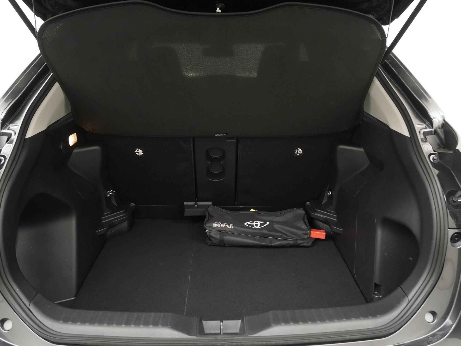 Toyota Yaris Cross 1.5 Hybrid Adventure | Panoramadak | Camera | Carplay | Adapt cruise |  Zondag Open! - 23/39