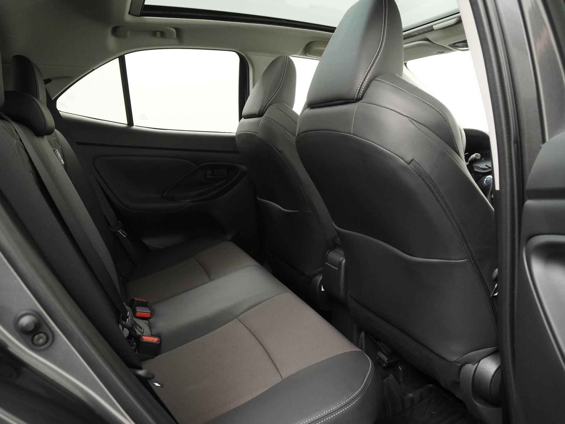 Toyota Yaris Cross 1.5 Hybrid Adventure | Panoramadak | Camera | Carplay | Adapt cruise |  Zondag Open! - 25/39