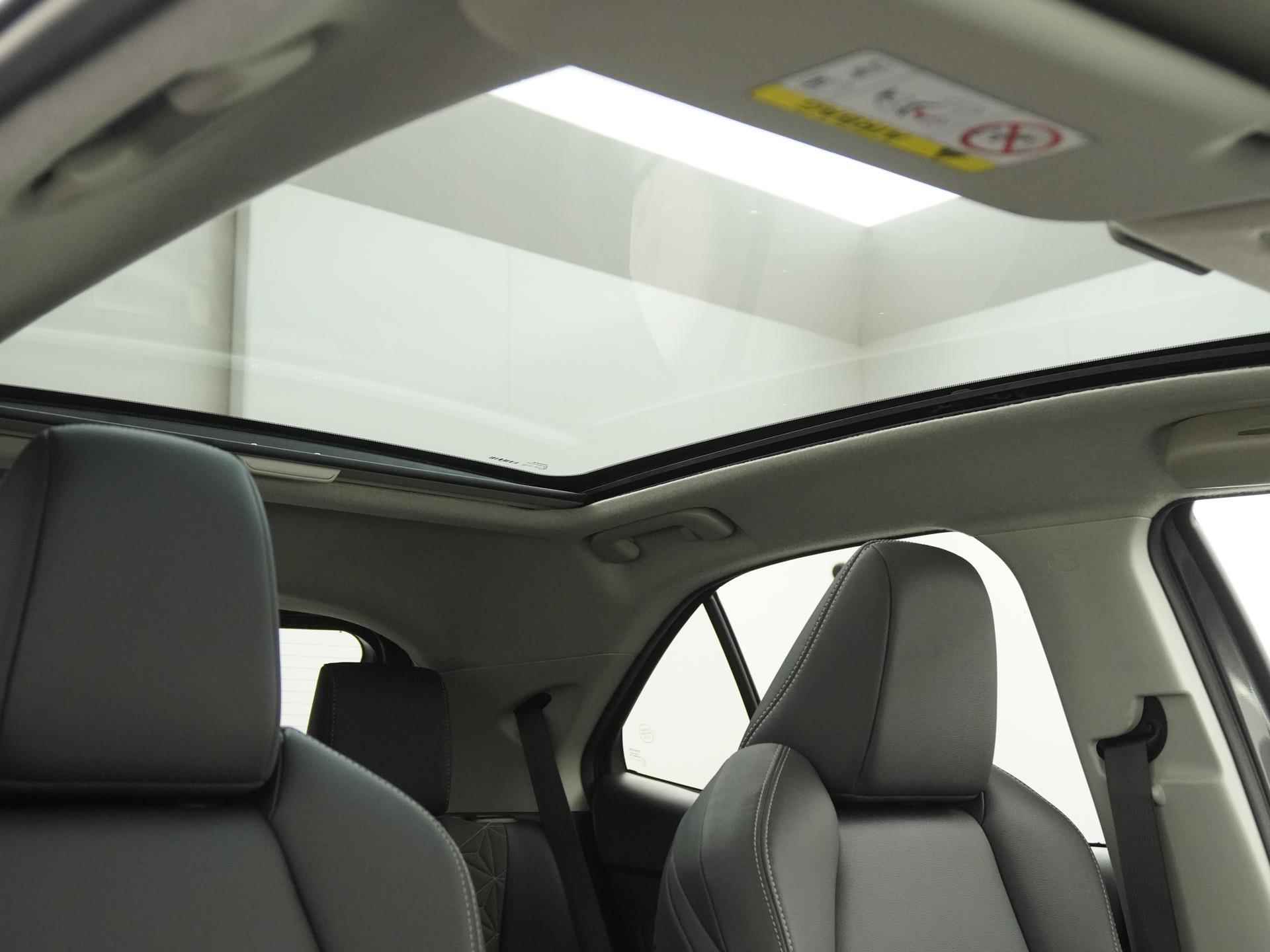 Toyota Yaris Cross 1.5 Hybrid Adventure | Panoramadak | Camera | Carplay | Adapt cruise |  Zondag Open! - 27/39