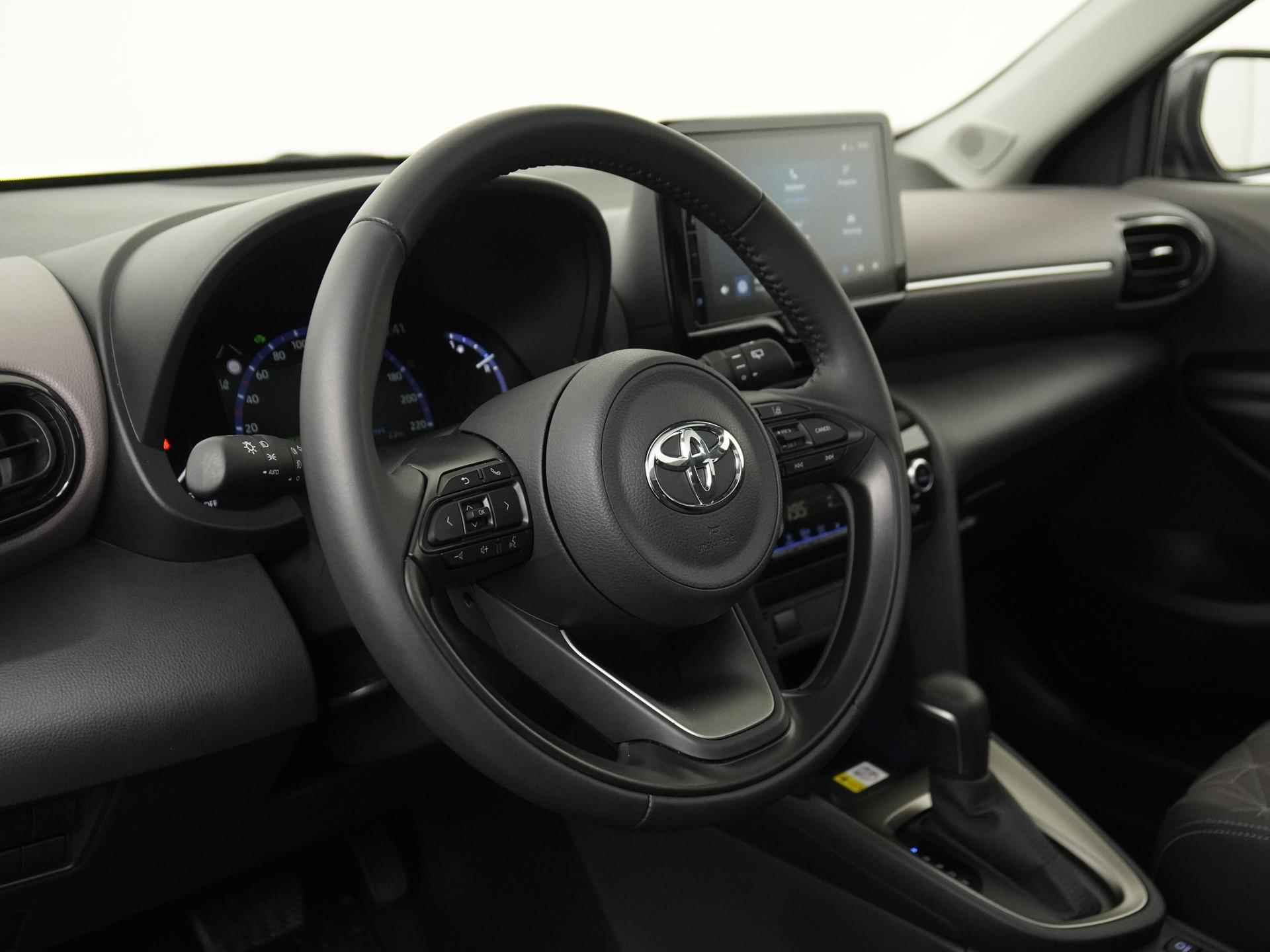 Toyota Yaris Cross 1.5 Hybrid Adventure | Panoramadak | Camera | Carplay | Adapt cruise |  Zondag Open! - 34/39
