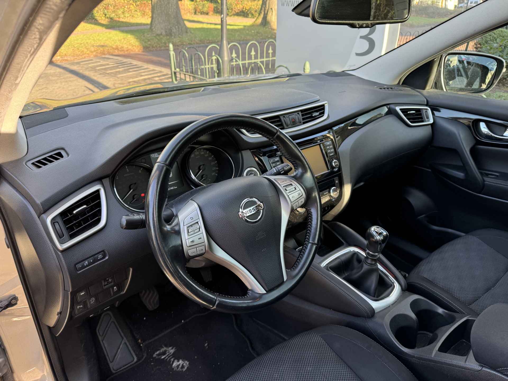 Nissan QASHQAI 1.5 dCi N-Connecta Airco/Rondomzicht camera/Pano/Lichtmetalen velgen - 18/48