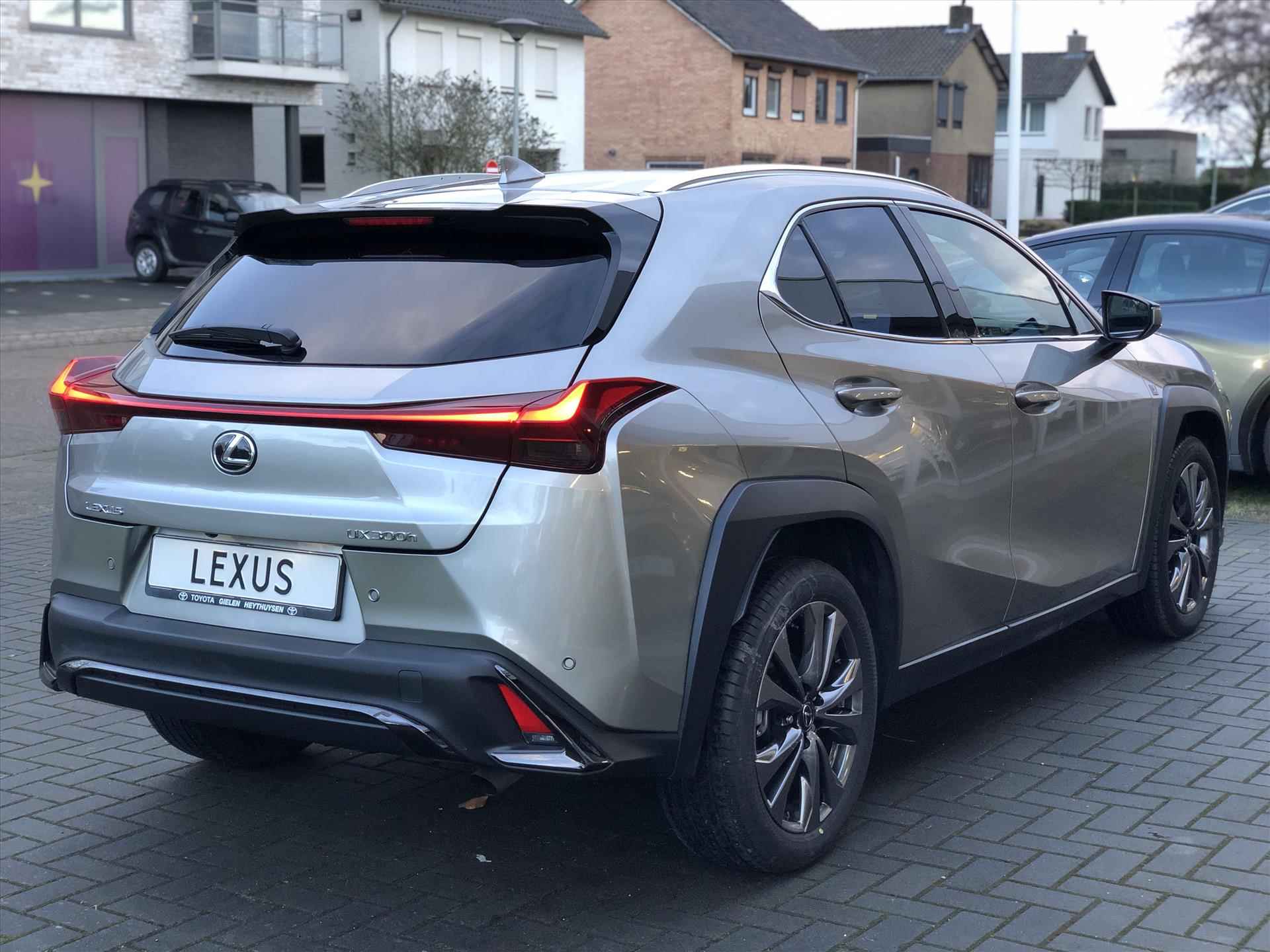 Lexus Ux 300h 199pk F Sport Design | Nieuw model, Groot scherm, Dodehoekherkenning, Parkeersensoren, Stoel + Stuurverwarming, 18inch - 9/41