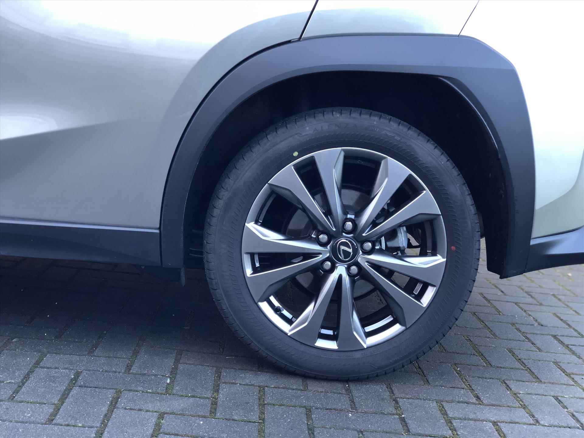 Lexus Ux 300h 199pk F Sport Design | Nieuw model, Groot scherm, Dodehoekherkenning, Parkeersensoren, Stoel + Stuurverwarming, 18inch - 10/41