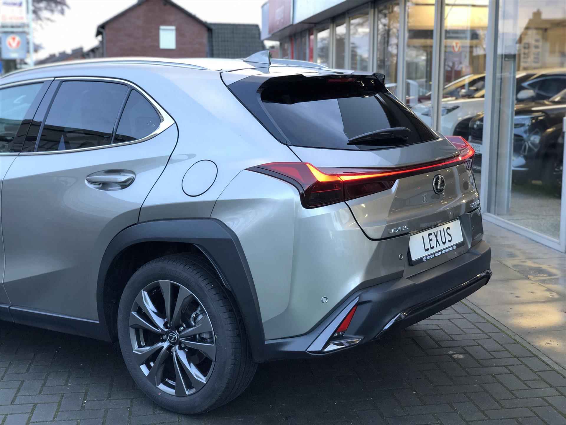 Lexus Ux 300h 199pk F Sport Design | Nieuw model, Groot scherm, Dodehoekherkenning, Parkeersensoren, Stoel + Stuurverwarming, 18inch - 11/41