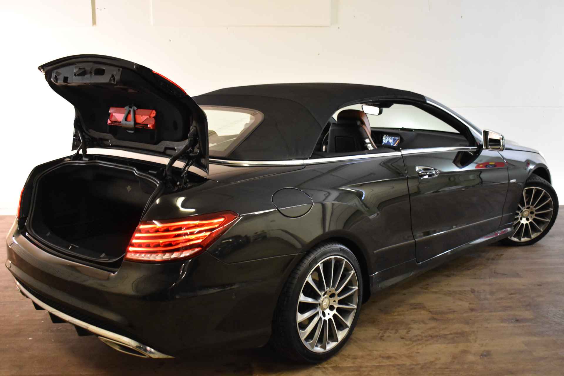 Mercedes-Benz E-Klasse Cabrio 250 CGI AMG ELEGANCE LEDER/NAVI/AMG-PAKKET - 11/37