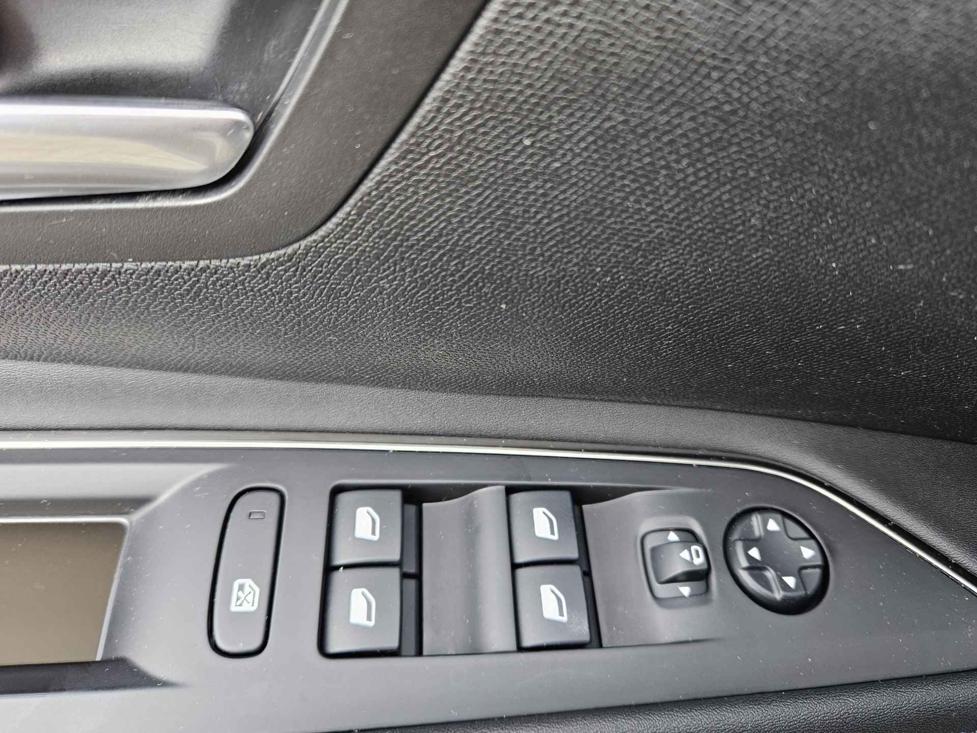 Peugeot 5008 1.2 PureTech Allure 7-Zits | Trekhaak | Navigatie | Camera | Apple Carplay en Android Auto | Keyless Entry en Start - 31/42