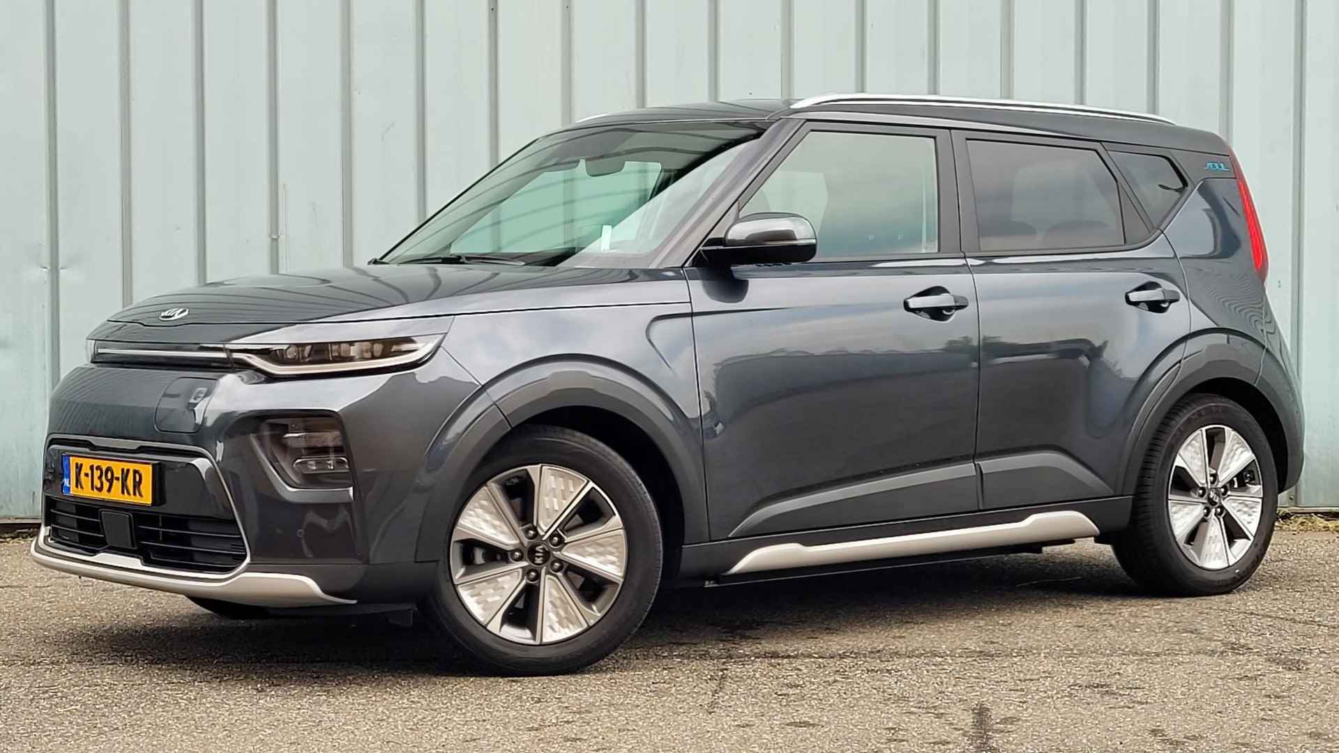 Kia e-Soul ExecutiveLine 64 kWh 1e Eigenaar | Dealer onderhouden |  Navi | Nu 2000,- Subsidie | Climate & (adaptieve) cruise control | Camera | DAB radio | Leder interieur | Metallic lak | Fabrieksgarantie t/m 30-12-2027 | NAP | BTW auto l Lage bijtelling - 3/41