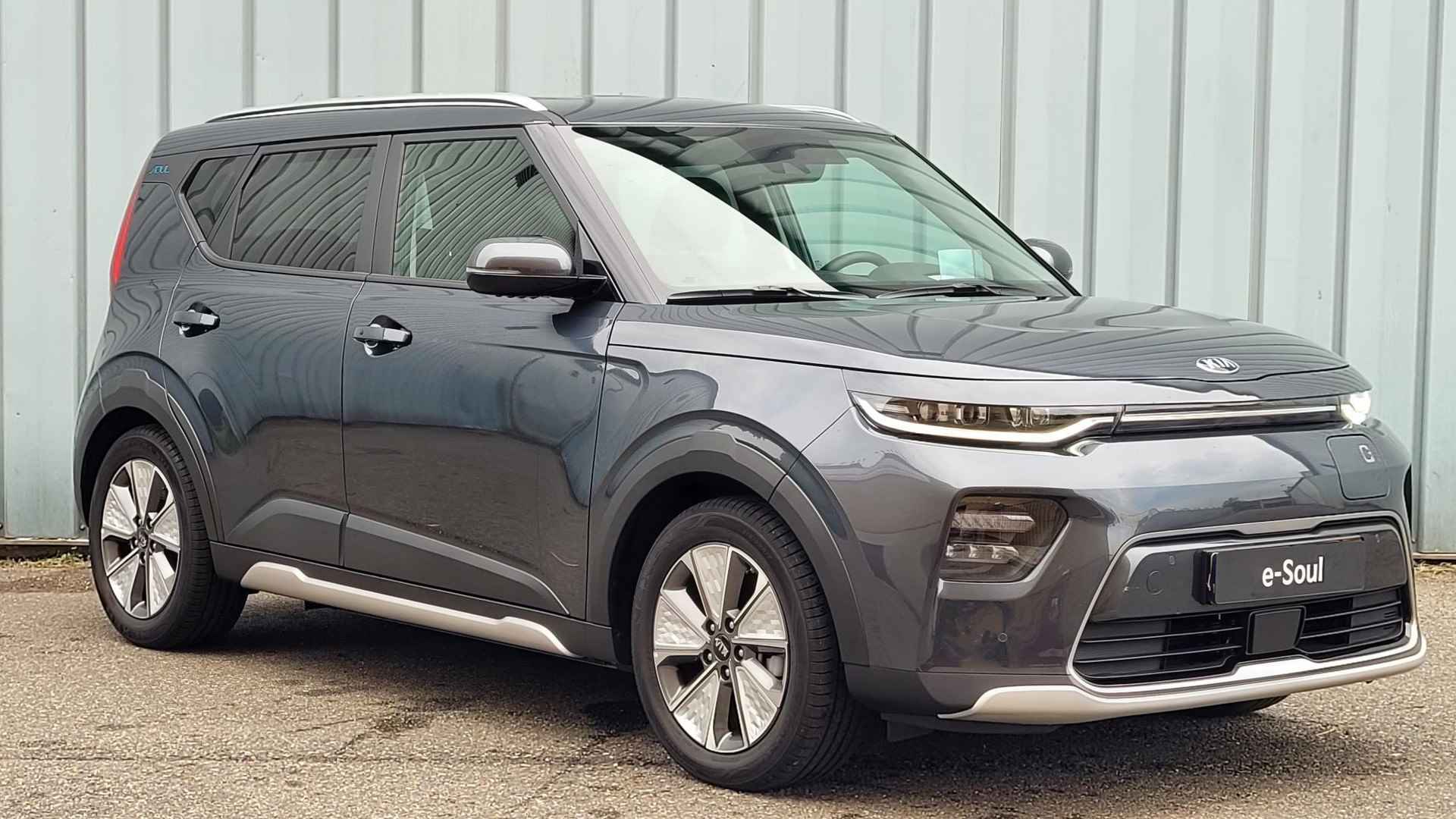 Kia e-Soul ExecutiveLine 64 kWh 1e Eigenaar | Dealer onderhouden |  Navi | Nu 2000,- Subsidie | Climate & (adaptieve) cruise control | Camera | DAB radio | Leder interieur | Metallic lak | Fabrieksgarantie t/m 30-12-2027 | NAP | BTW auto l Lage bijtelling - 5/41