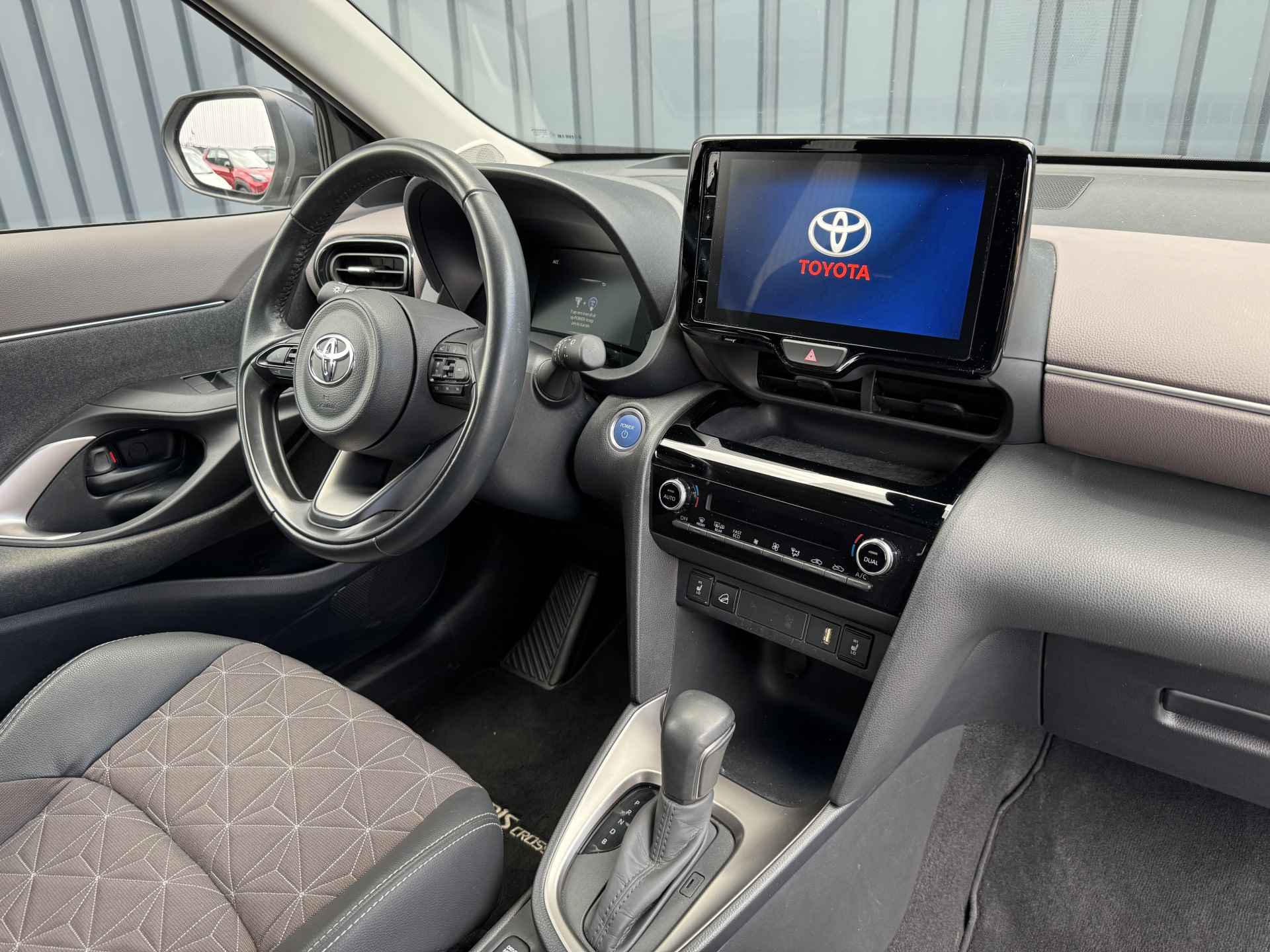 Toyota Yaris Cross 1.5 Hybrid Executive / Bi tone | Head-up | BSM | PDC V+A | AWD | Rijklaar!! - 4/39