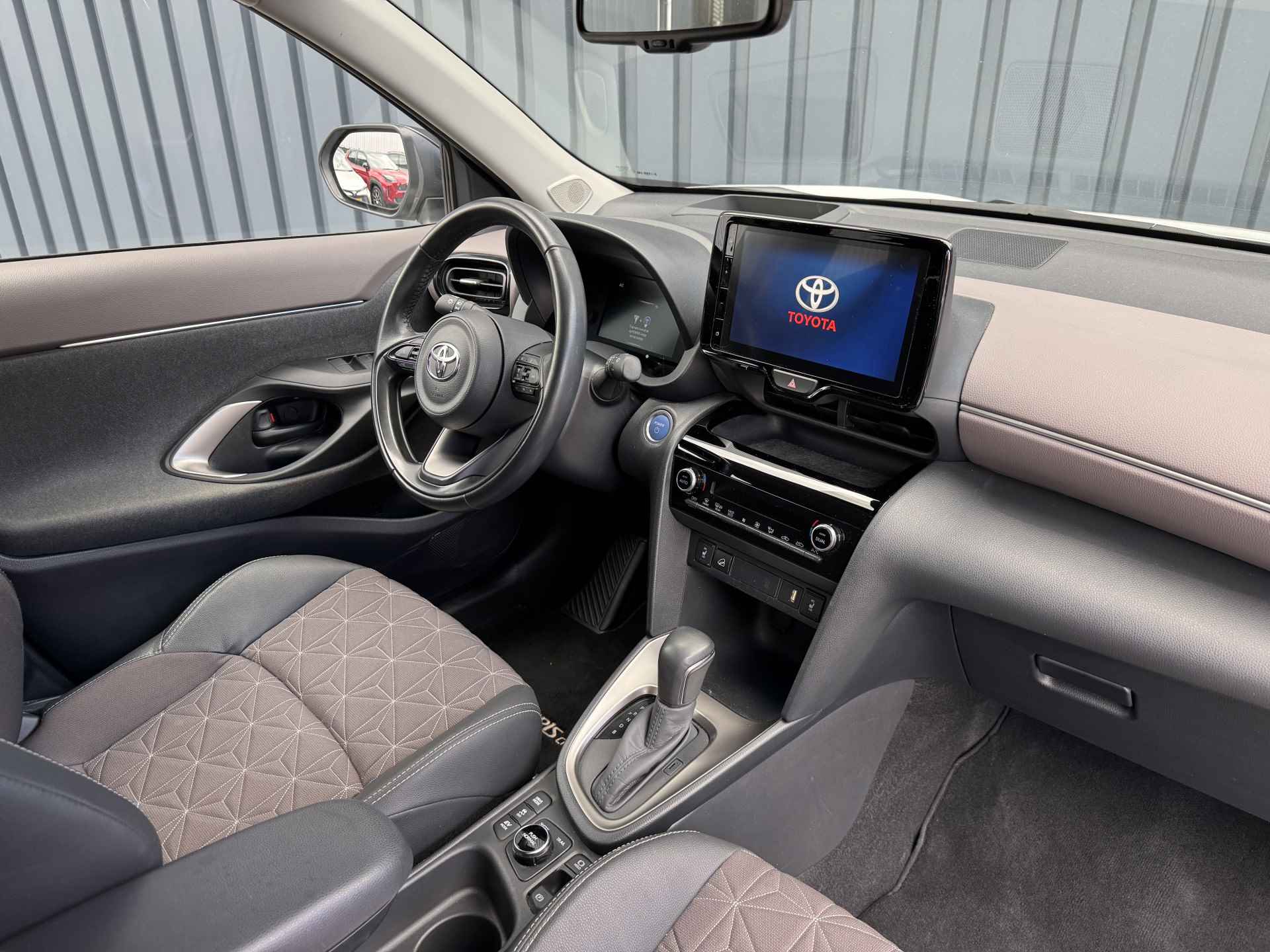 Toyota Yaris Cross 1.5 Hybrid Executive / Bi tone | Head-up | BSM | PDC V+A | AWD | Rijklaar!! - 16/39