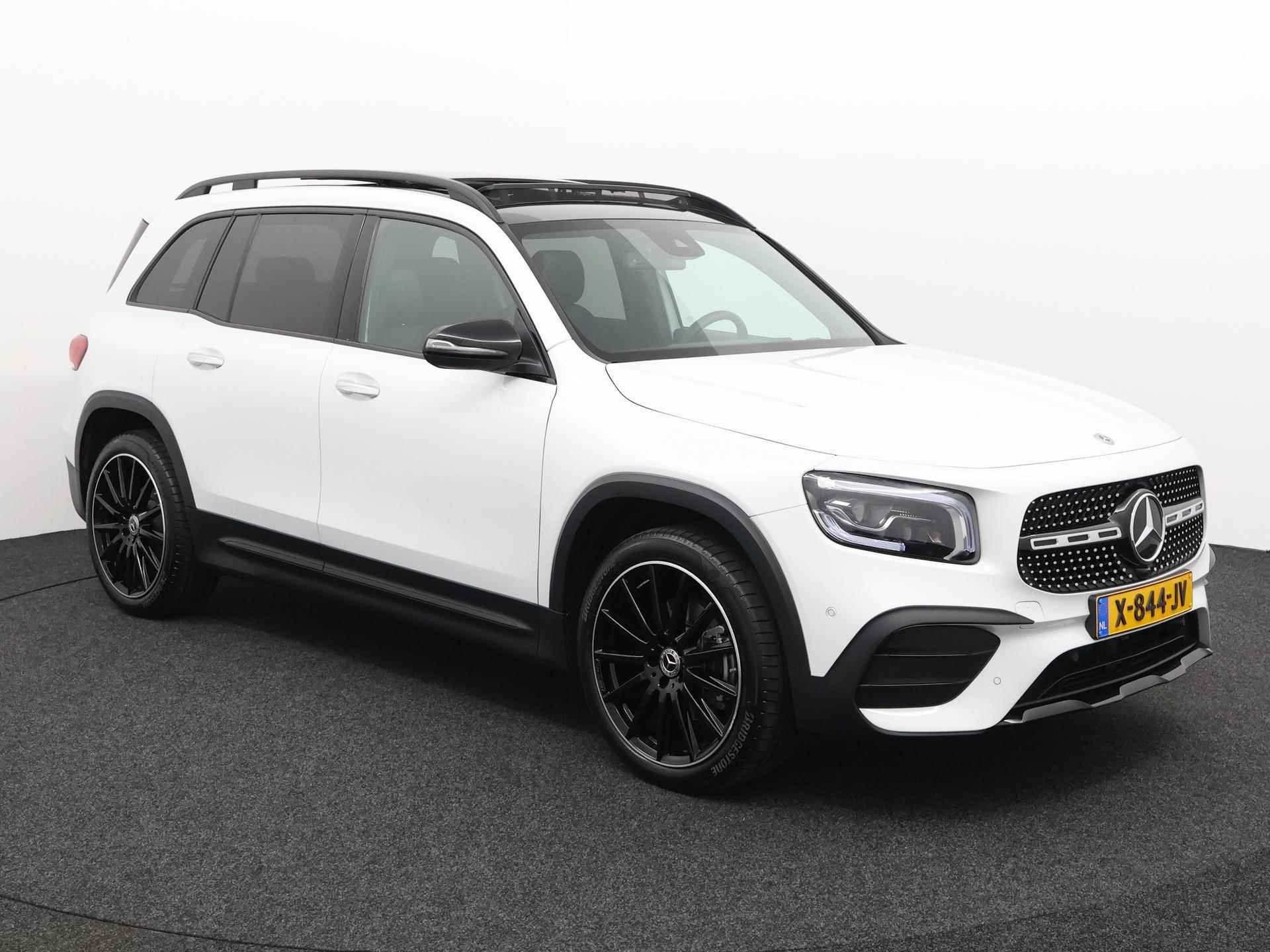 Mercedes-Benz GLB 180 AMG | Panoramadak | Nightpakket | Nightpakket | Panoramadak | Achteruitrijcamera | Stoelverwarming | Sfeerverlichting | Dodehoekassistent | Apple & Android Carplay | Showmodel SALE - 5/29