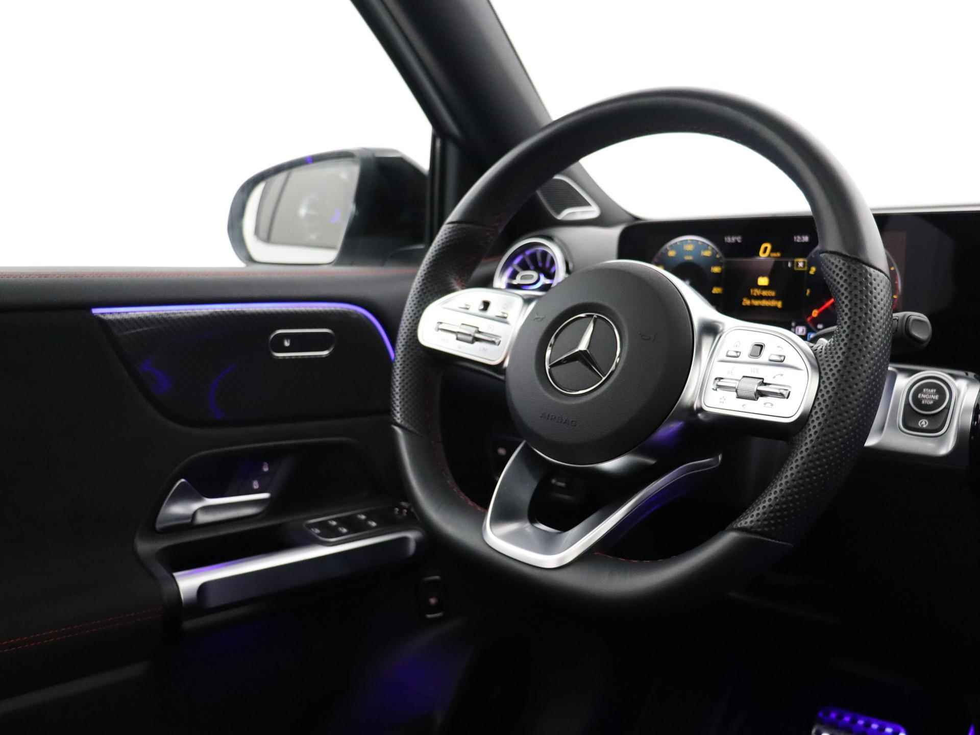 Mercedes-Benz GLB 180 AMG | Panoramadak | Nightpakket | Nightpakket | Panoramadak | Achteruitrijcamera | Stoelverwarming | Sfeerverlichting | Dodehoekassistent | Apple & Android Carplay | Showmodel SALE - 22/29