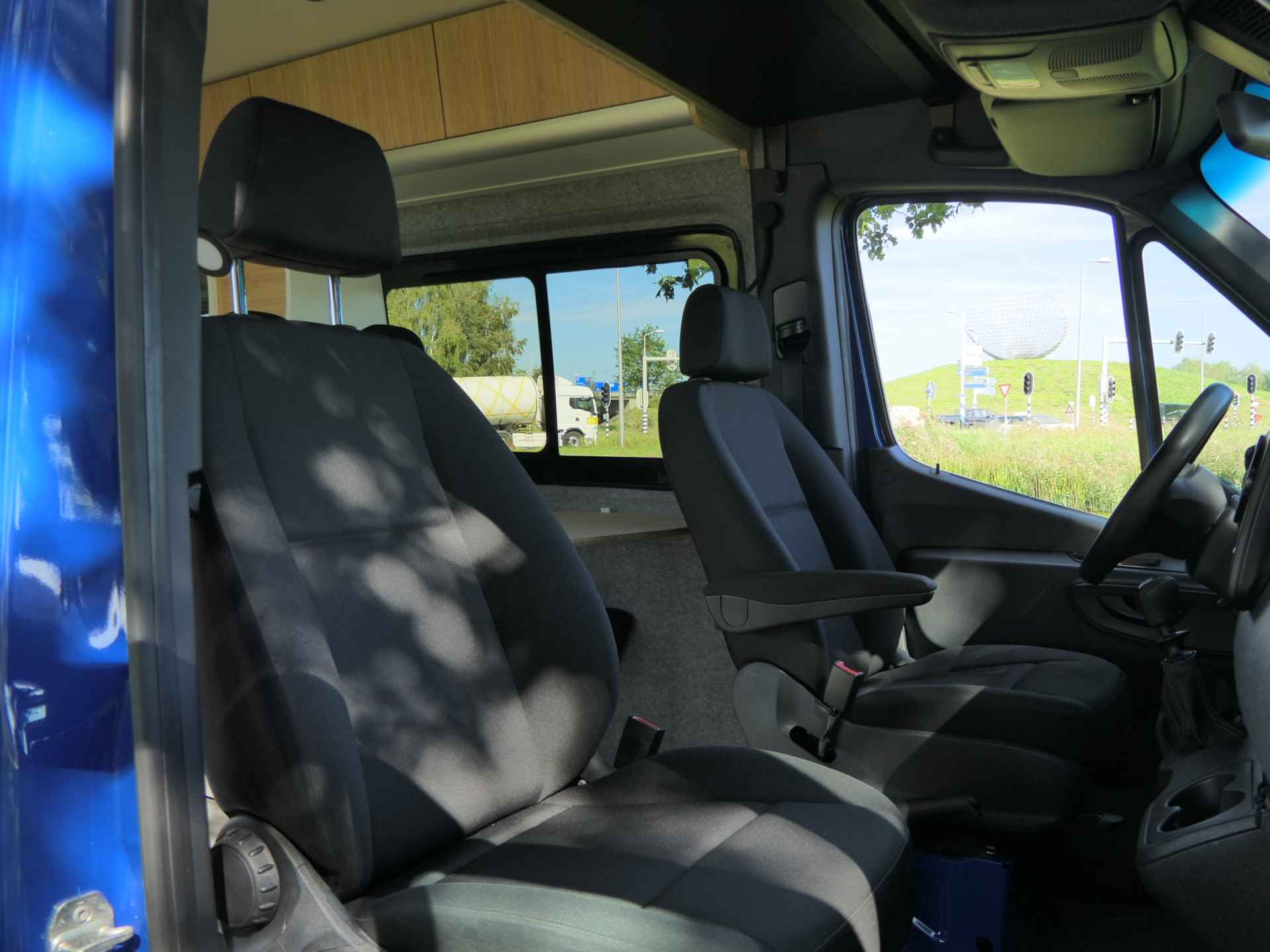 Mercedes-Benz Sprinter Leaf Campervan | Luifel | Douche | Zonnepanelen | Vast bed | Carplay/ Android Auto - 28/86