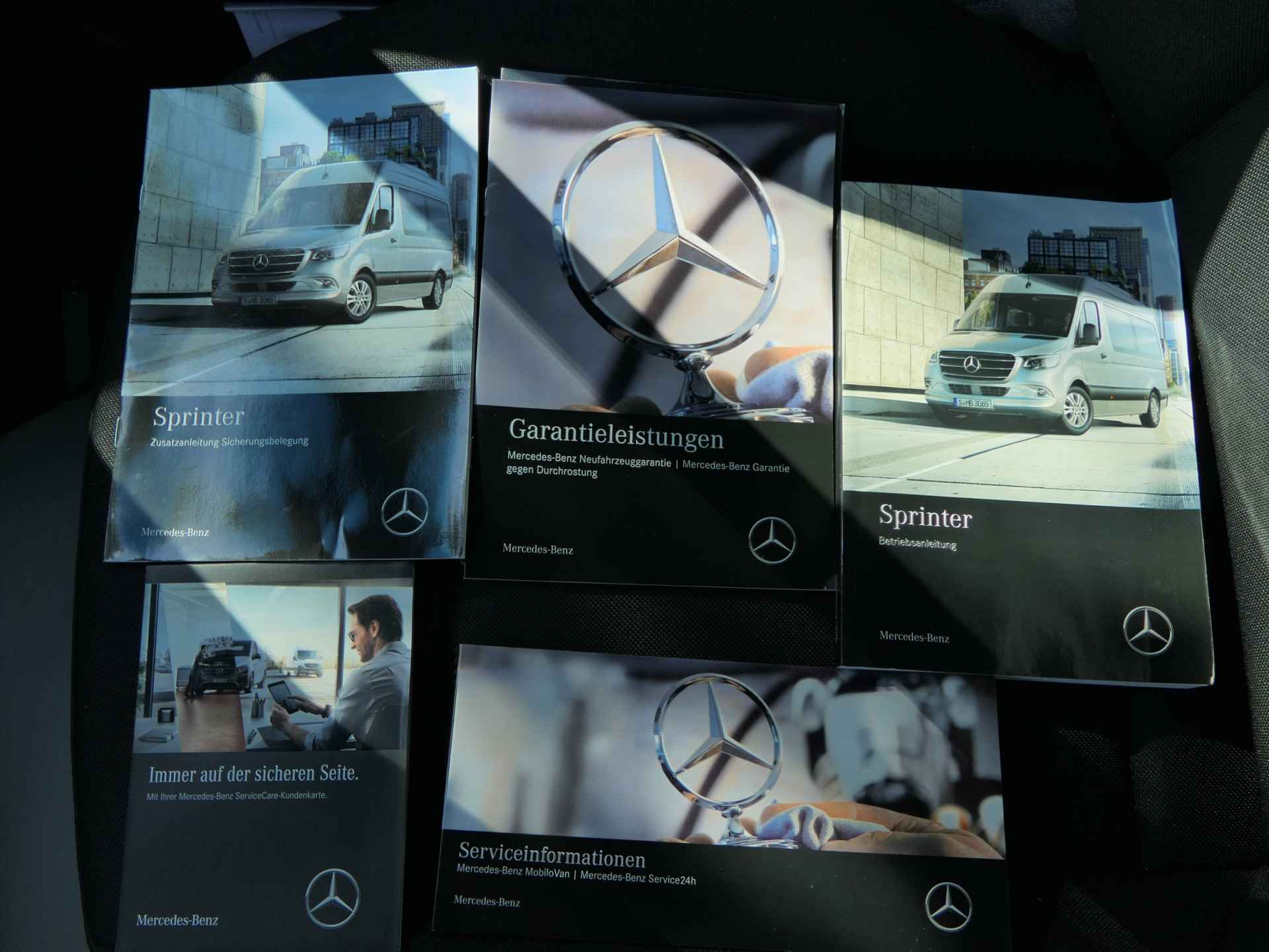 Mercedes-Benz Sprinter Leaf Campervan | Luifel | Douche | Zonnepanelen | Vast bed | Carplay/ Android Auto - 78/86