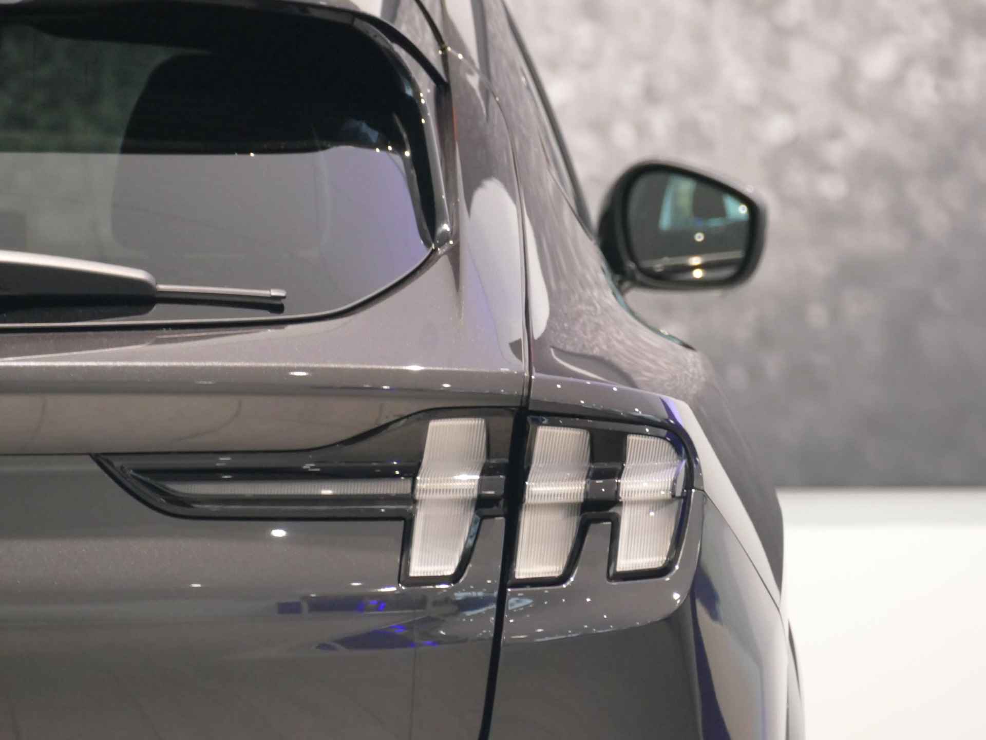 Ford Mustang Mach-E 75kWh AWD | € 2.000,- KORTING | PANORAMADAK | ELEKTRISCHE STOELEN | - 9/65