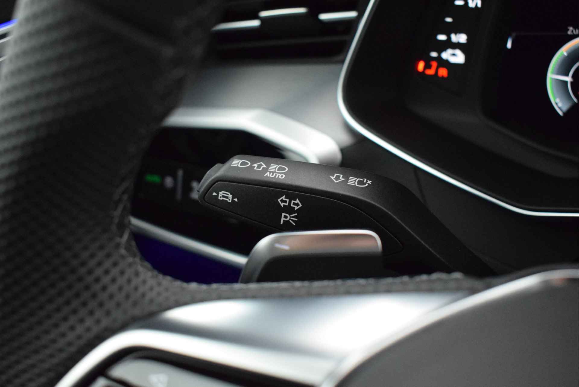 Audi A6 Avant 55 TFSI e 367pk quattro S-Line Competition Trekhaak Camera B&O Matrix Led Keyless Leder Virtual Cockpit ACC Navigatie - 12/69