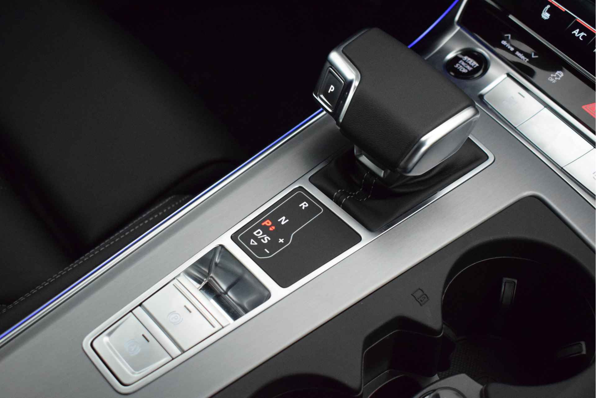 Audi A6 Avant 55 TFSI e 367pk quattro S-Line Competition Trekhaak Camera B&O Matrix Led Keyless Leder Virtual Cockpit ACC Navigatie - 38/69
