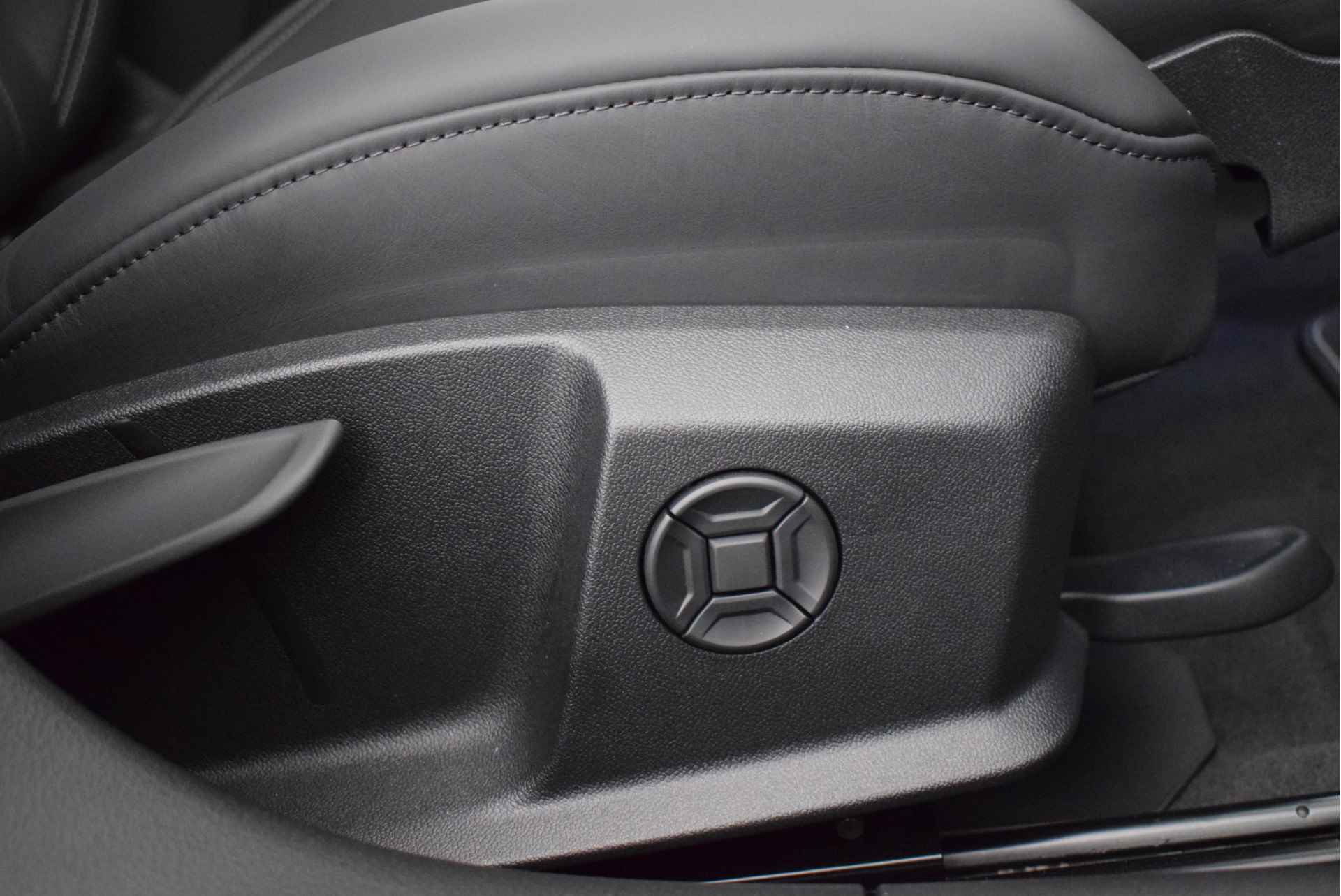 Audi A6 Avant 55 TFSI e 367pk quattro S-Line Competition Trekhaak Camera B&O Matrix Led Keyless Leder Virtual Cockpit ACC Navigatie - 49/69