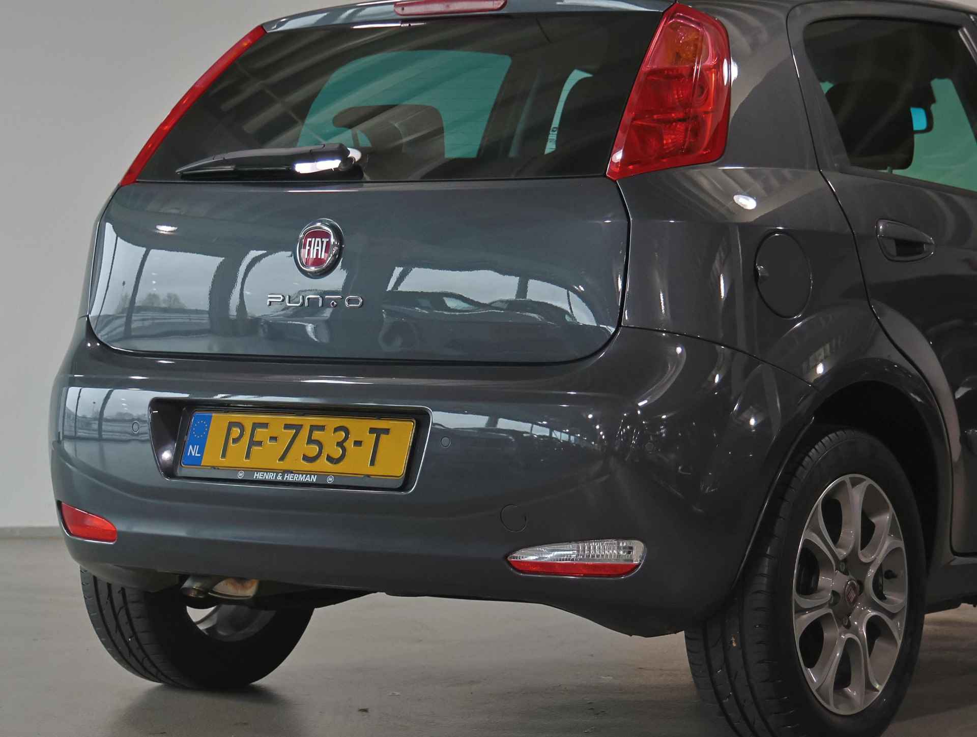 Fiat Punto Evo 0.9 TwinAir Sempre | Climate | Navigatie | Armsteun | 16"LMV | Bluetooth | - 31/34