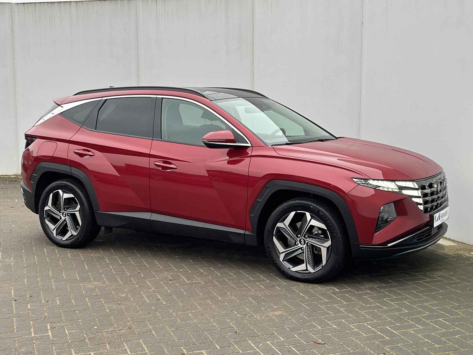 Hyundai Tucson 1.6 T-GDI PHEV Plug-in 265PK Automaat Comfort Sky / Schuif-/ kanteldak / Adaptieve cruise control / Keyless / Climate control / Navigatie / Stoel- en stuurverwarming - 25/54