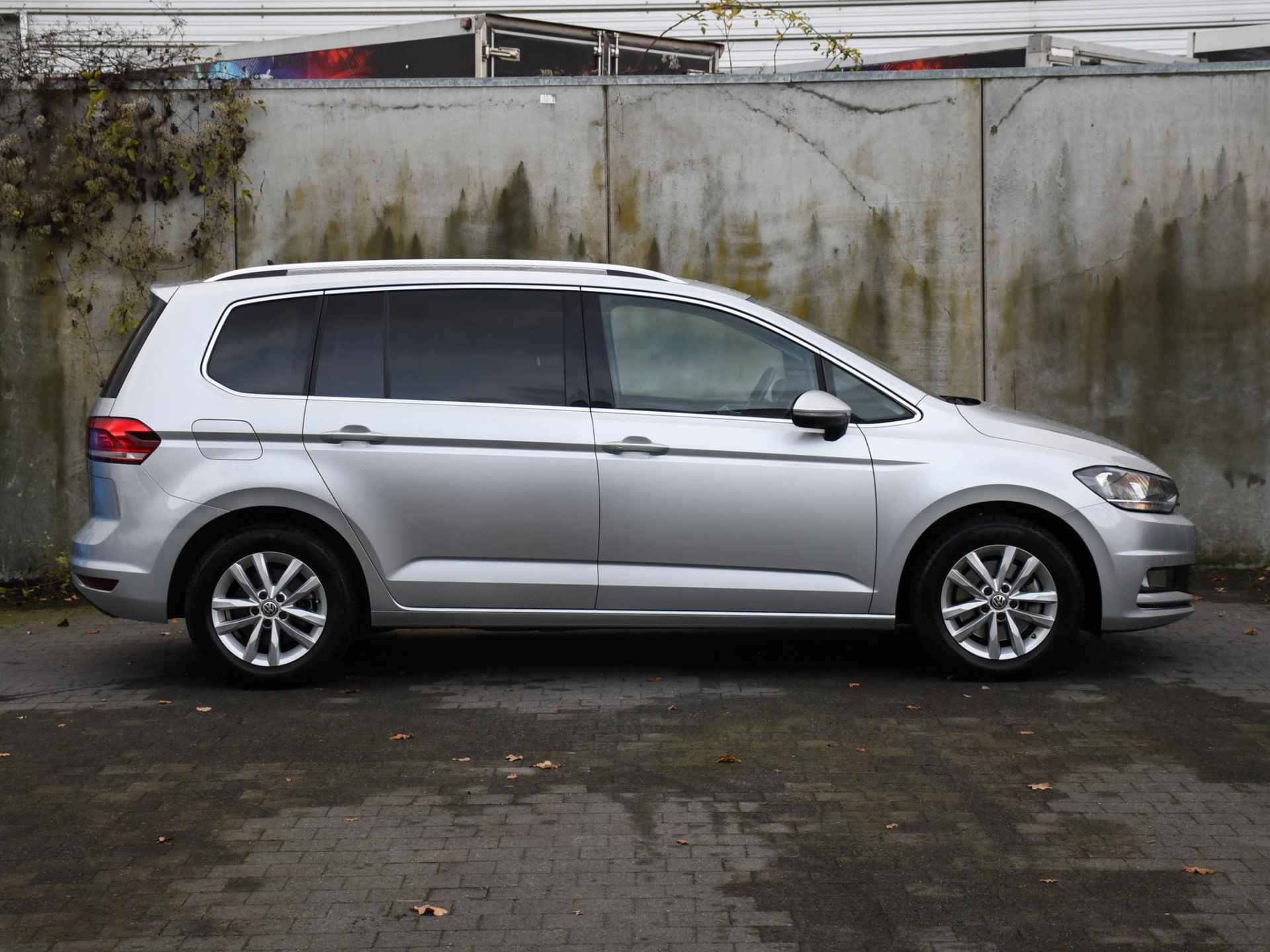 Volkswagen Touran Highline 1.8 TSI 180pk Automaat 1 EIGENAAR | 100% VW ONDERHOUDEN | TREKHAAK | ADAPT. CRUISE | DAB - 3/46