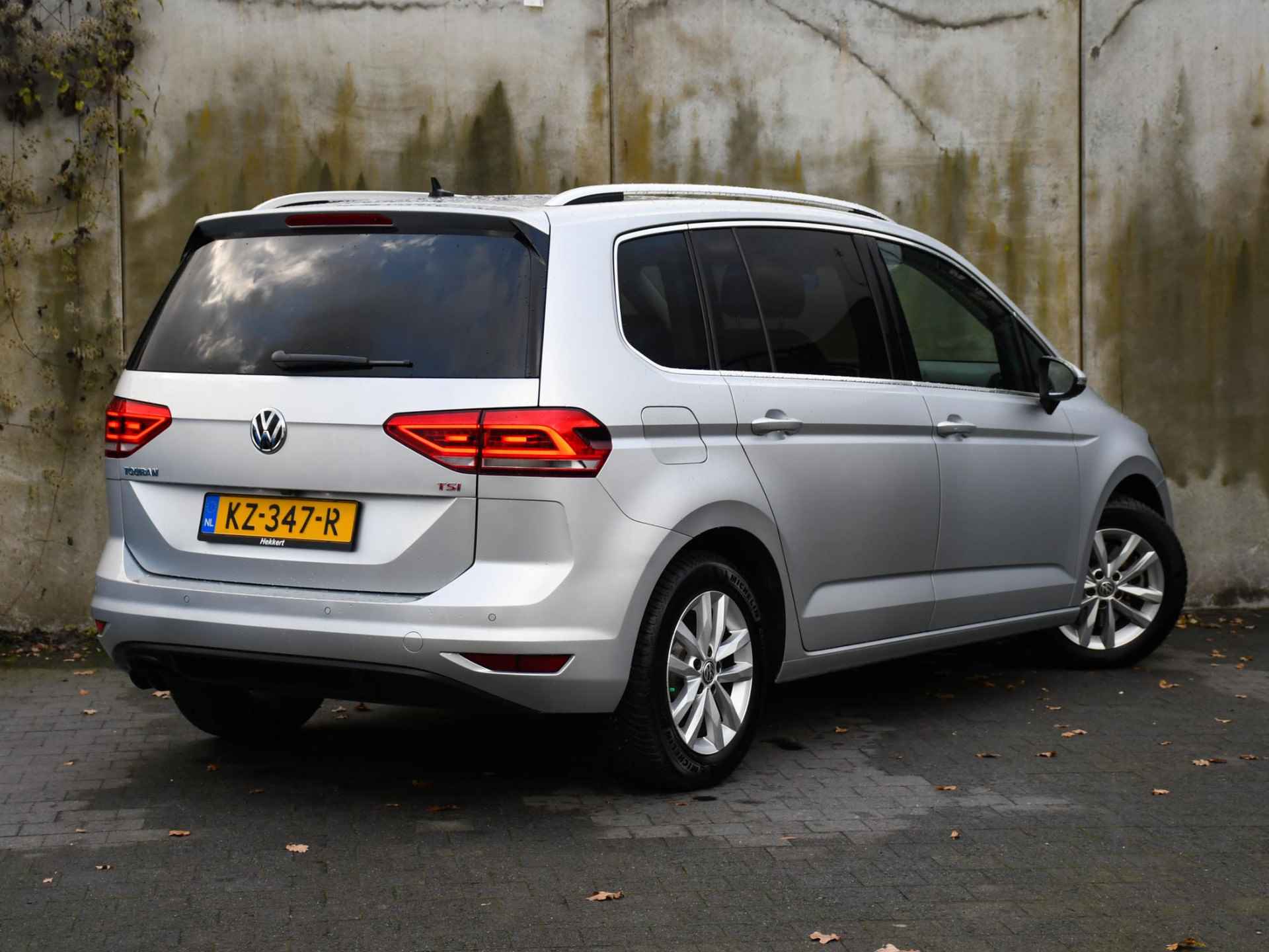 Volkswagen Touran Highline 1.8 TSI 180pk Automaat 1 EIGENAAR | 100% VW ONDERHOUDEN | TREKHAAK | ADAPT. CRUISE | DAB - 4/46