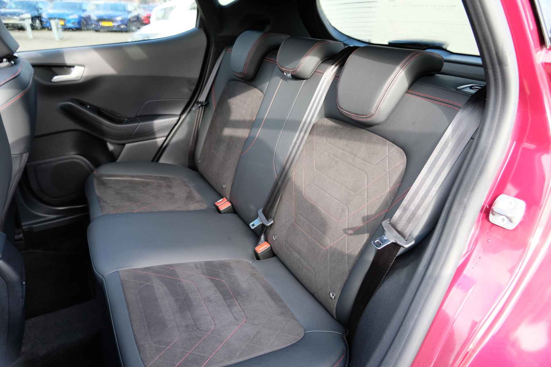 Ford Fiesta 1.0 EcoBoost Hybride ST-Line X Vignale 125 PK | Trekhaak Afneembaar | Panorama dak | Adaptive Cruise | Winterpack | Draadloos Laden | 18 inch | B&O Audio | Virtual Cockpit - 18/45