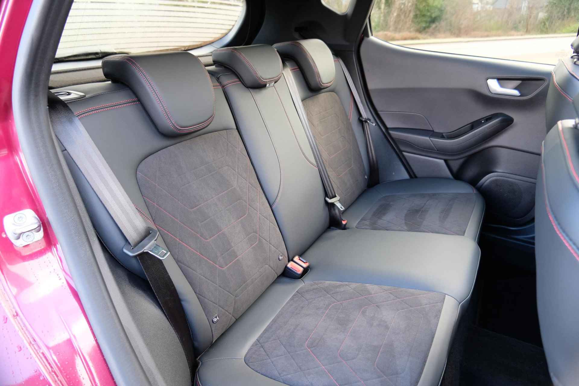 Ford Fiesta 1.0 EcoBoost Hybride ST-Line X Vignale 125 PK | Trekhaak Afneembaar | Panorama dak | Adaptive Cruise | Winterpack | Draadloos Laden | 18 inch | B&O Audio | Virtual Cockpit - 20/45