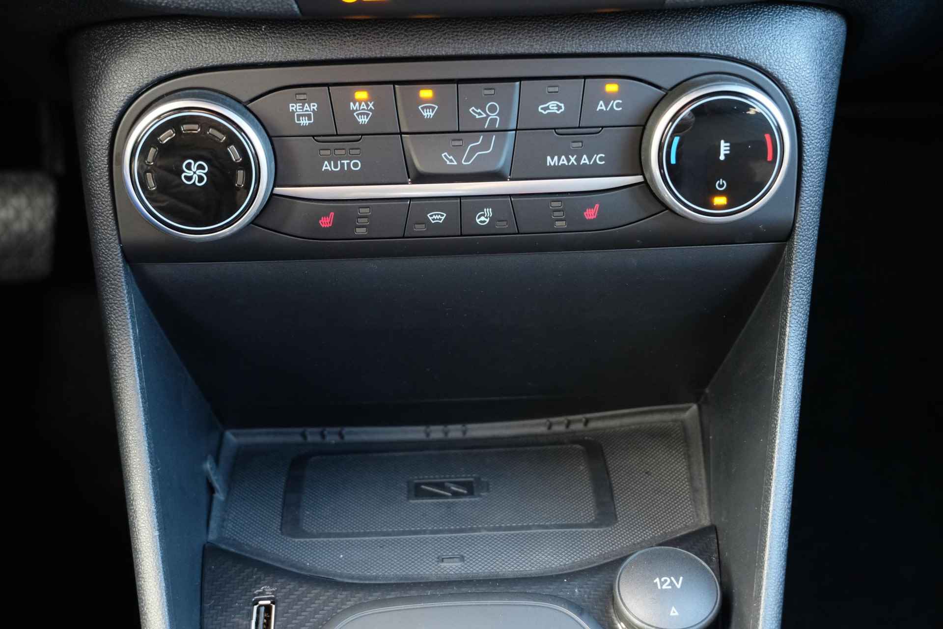 Ford Fiesta 1.0 EcoBoost Hybride ST-Line X Vignale 125 PK | Trekhaak Afneembaar | Panorama dak | Adaptive Cruise | Winterpack | Draadloos Laden | 18 inch | B&O Audio | Virtual Cockpit - 32/45