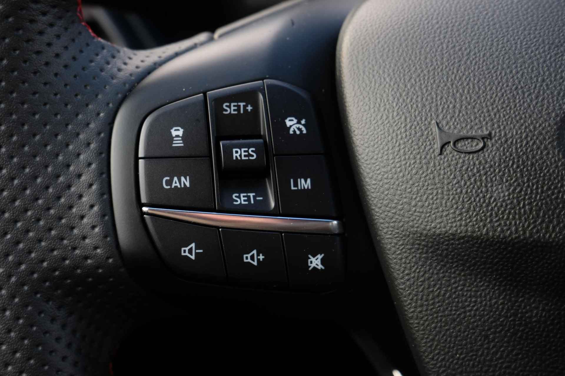Ford Fiesta 1.0 EcoBoost Hybride ST-Line X Vignale 125 PK | Trekhaak Afneembaar | Panorama dak | Adaptive Cruise | Winterpack | Draadloos Laden | 18 inch | B&O Audio | Virtual Cockpit - 37/45